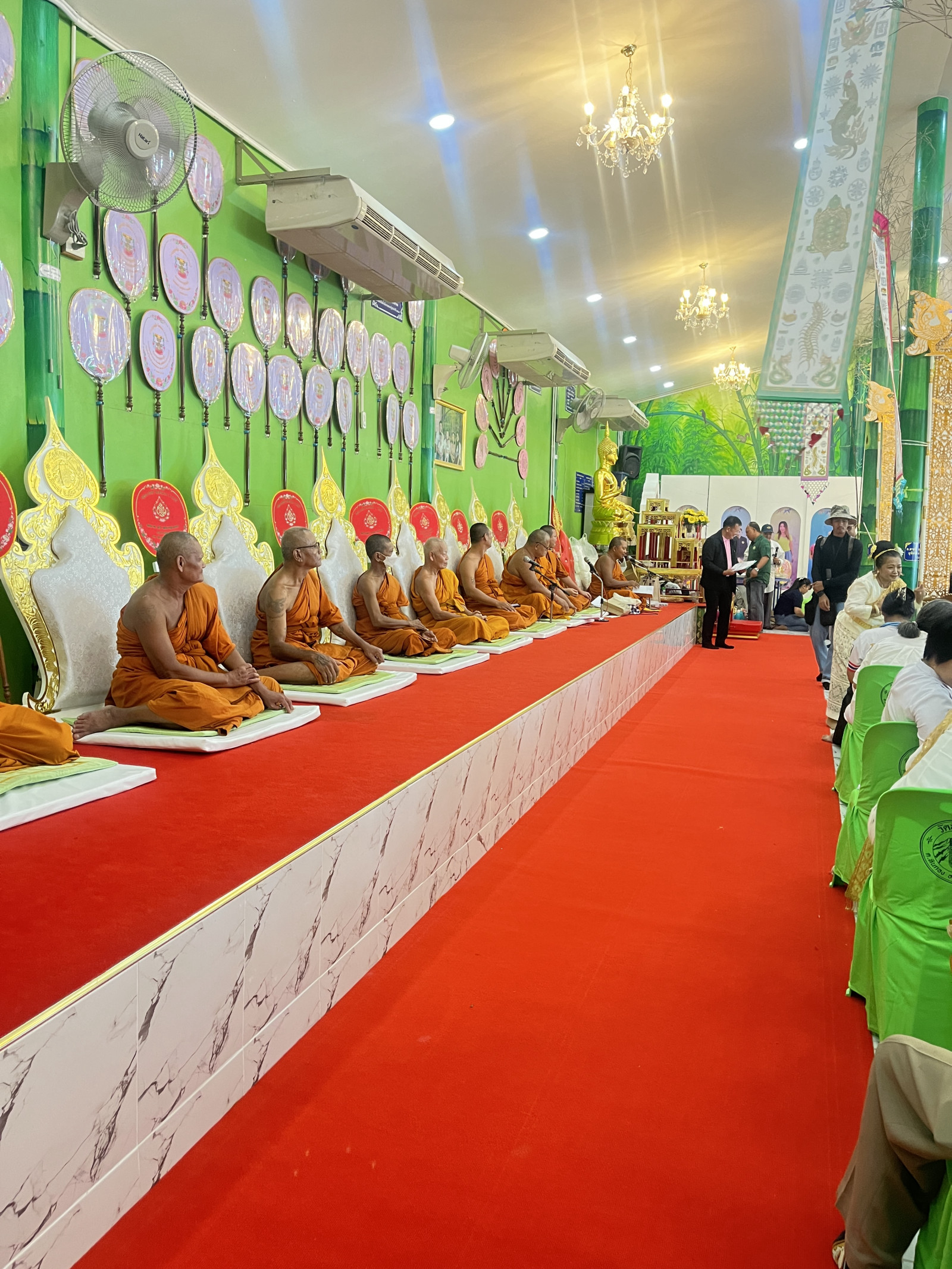 ภาพร่วมพิธีกรรมวัดหินกอง