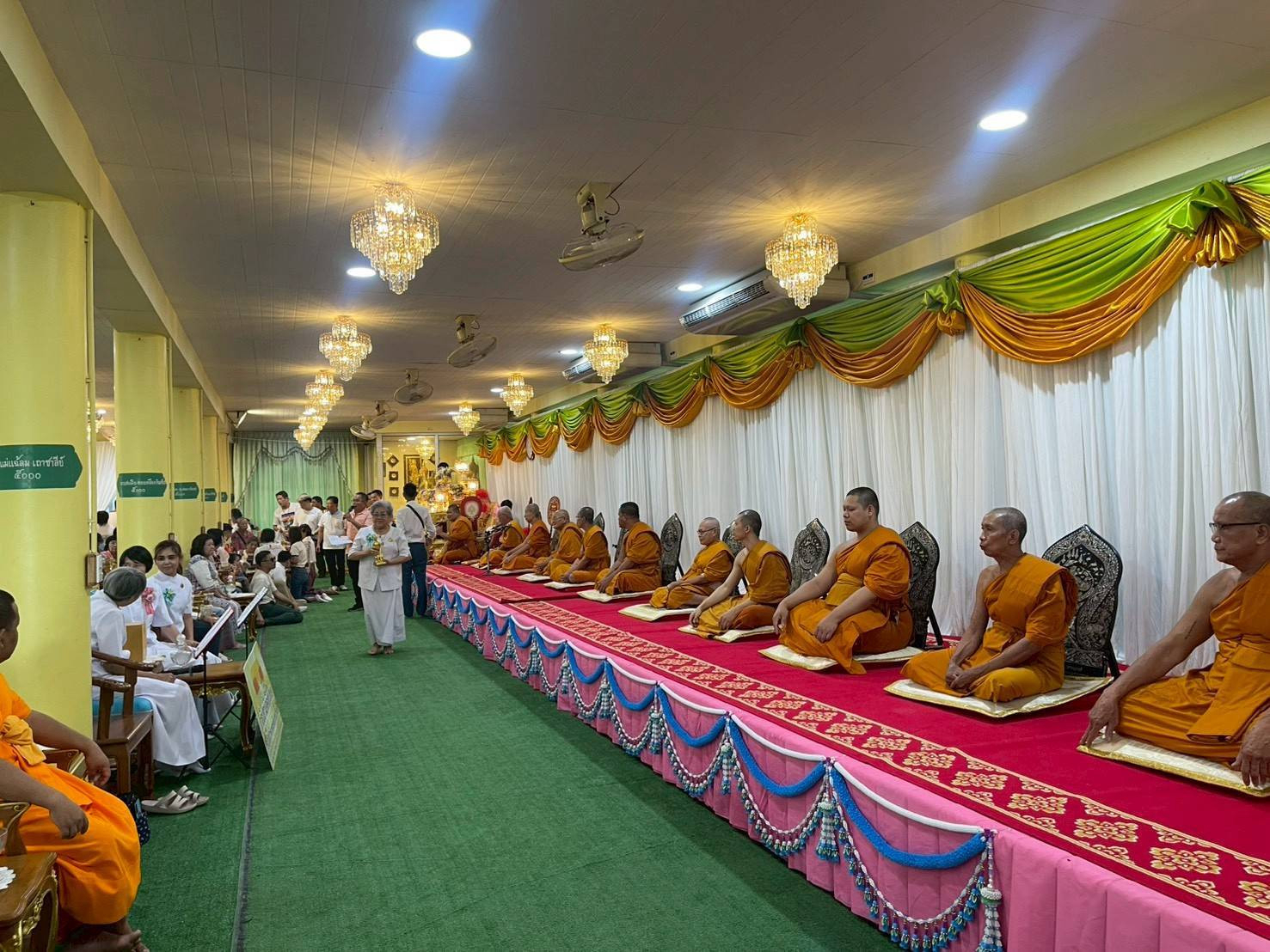 ภาพร่วมพิธีกรรมวัดสอนประดิษฐ์วราราม(วัดเม็ง)