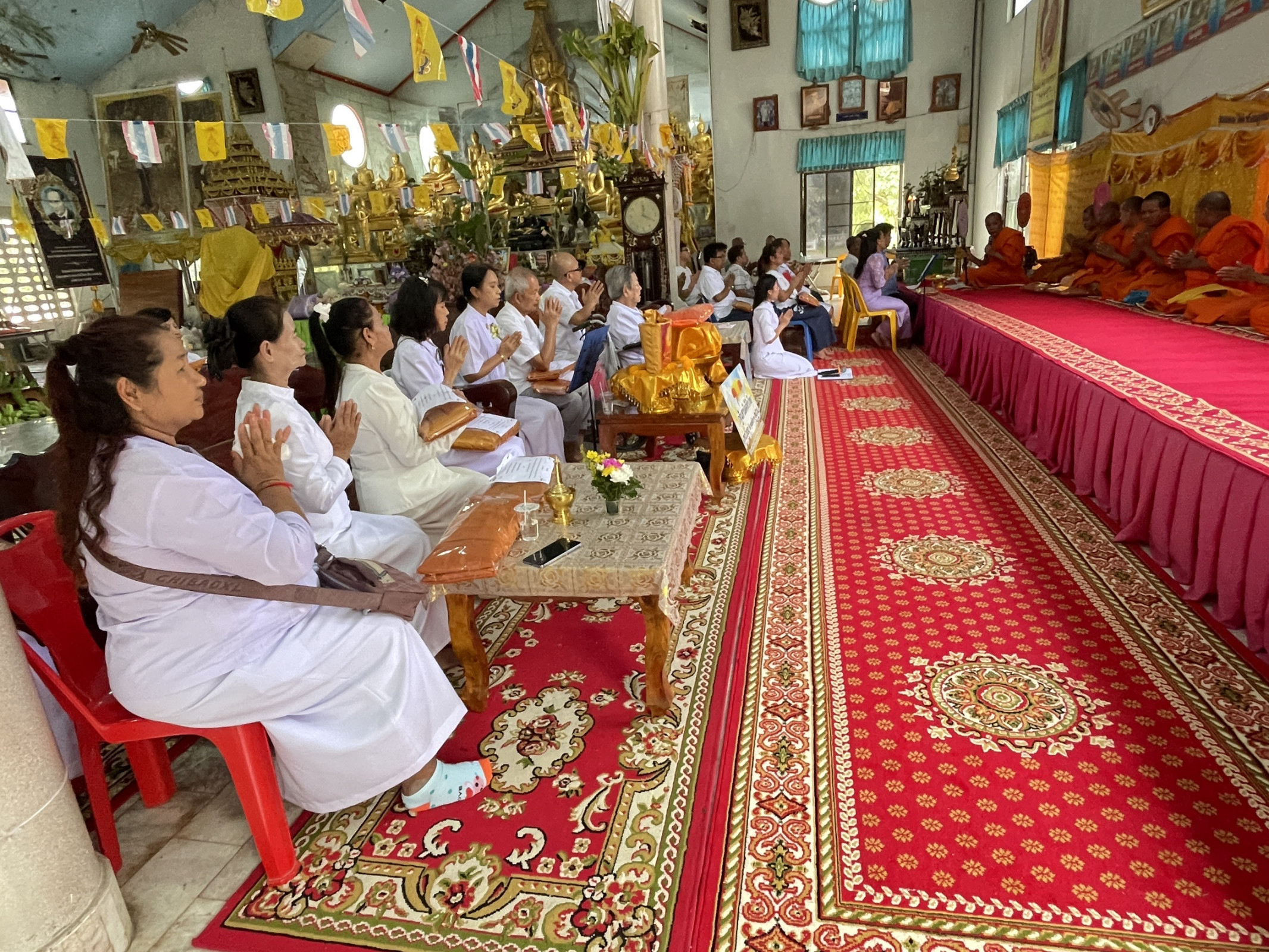 ภาพร่วมพิธีกรรมวัดเขาส้ม