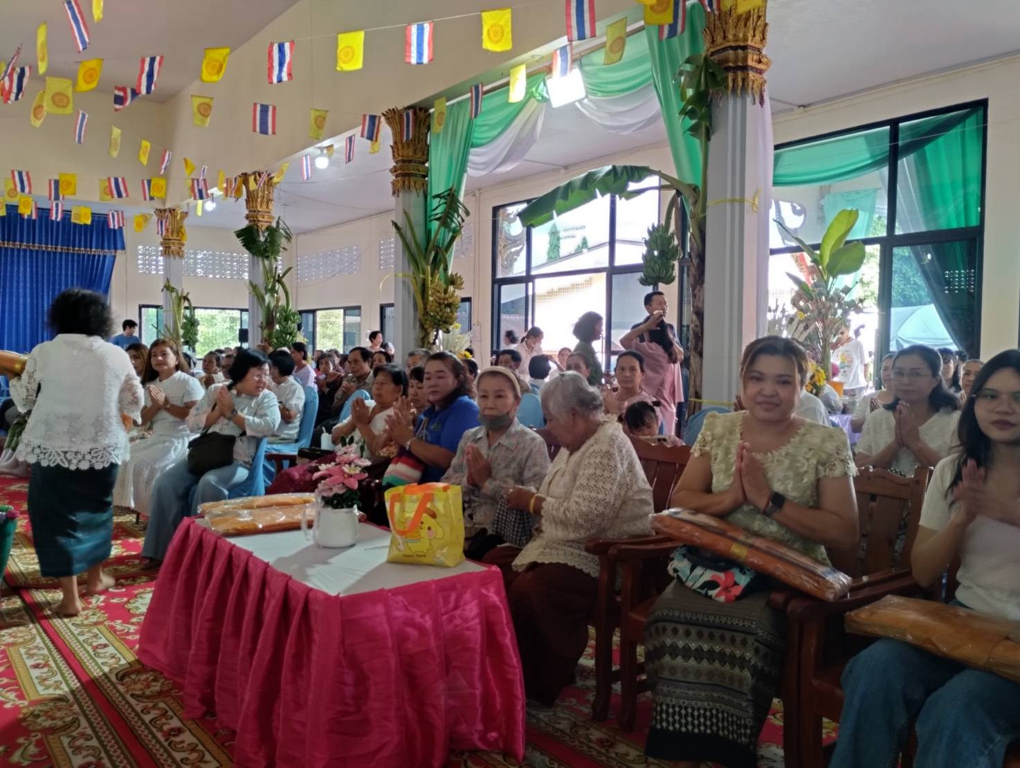 ภาพร่วมพิธีกรรมวัดดอนตลุง