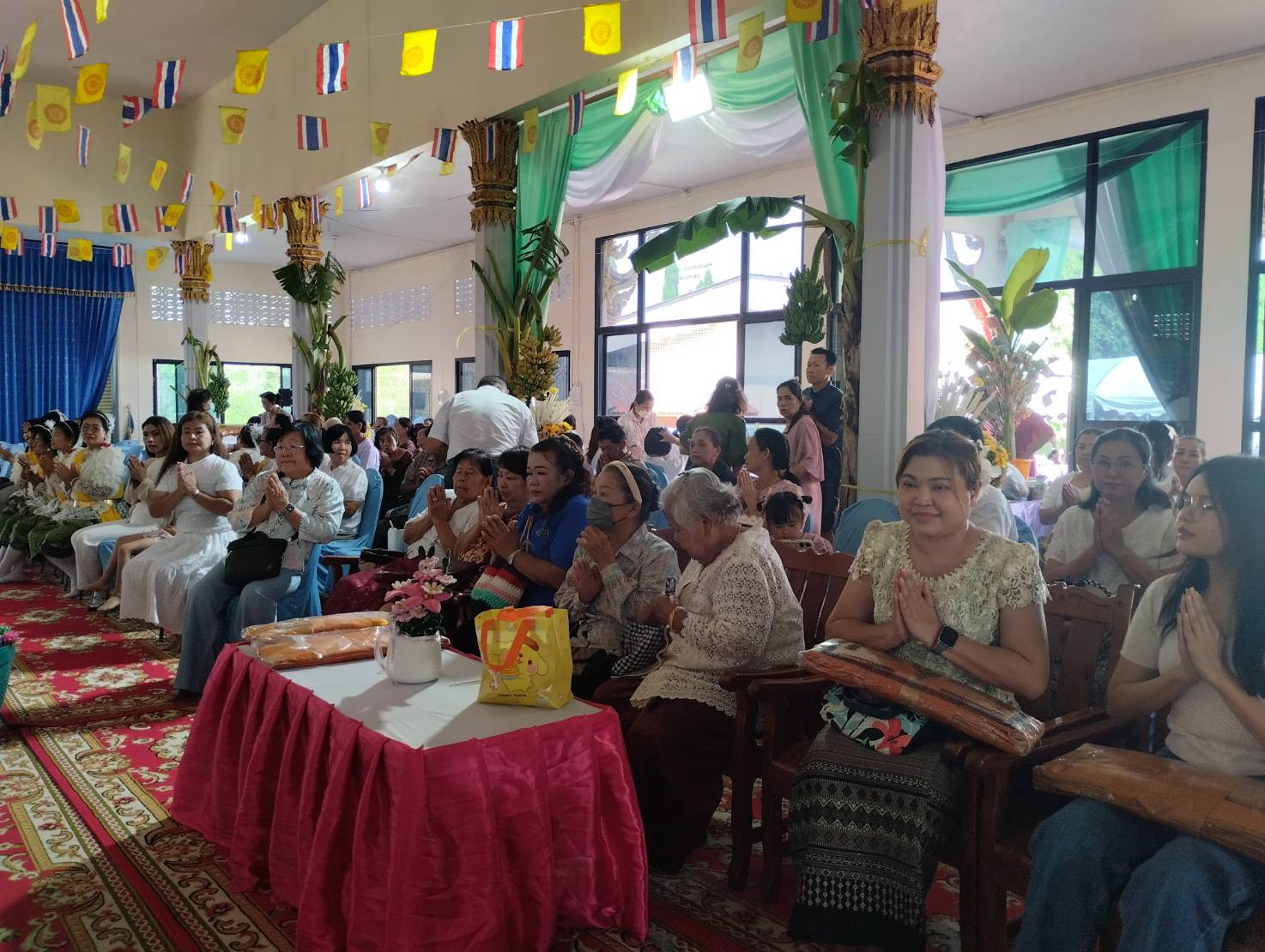 ภาพร่วมพิธีกรรมวัดดอนตลุง