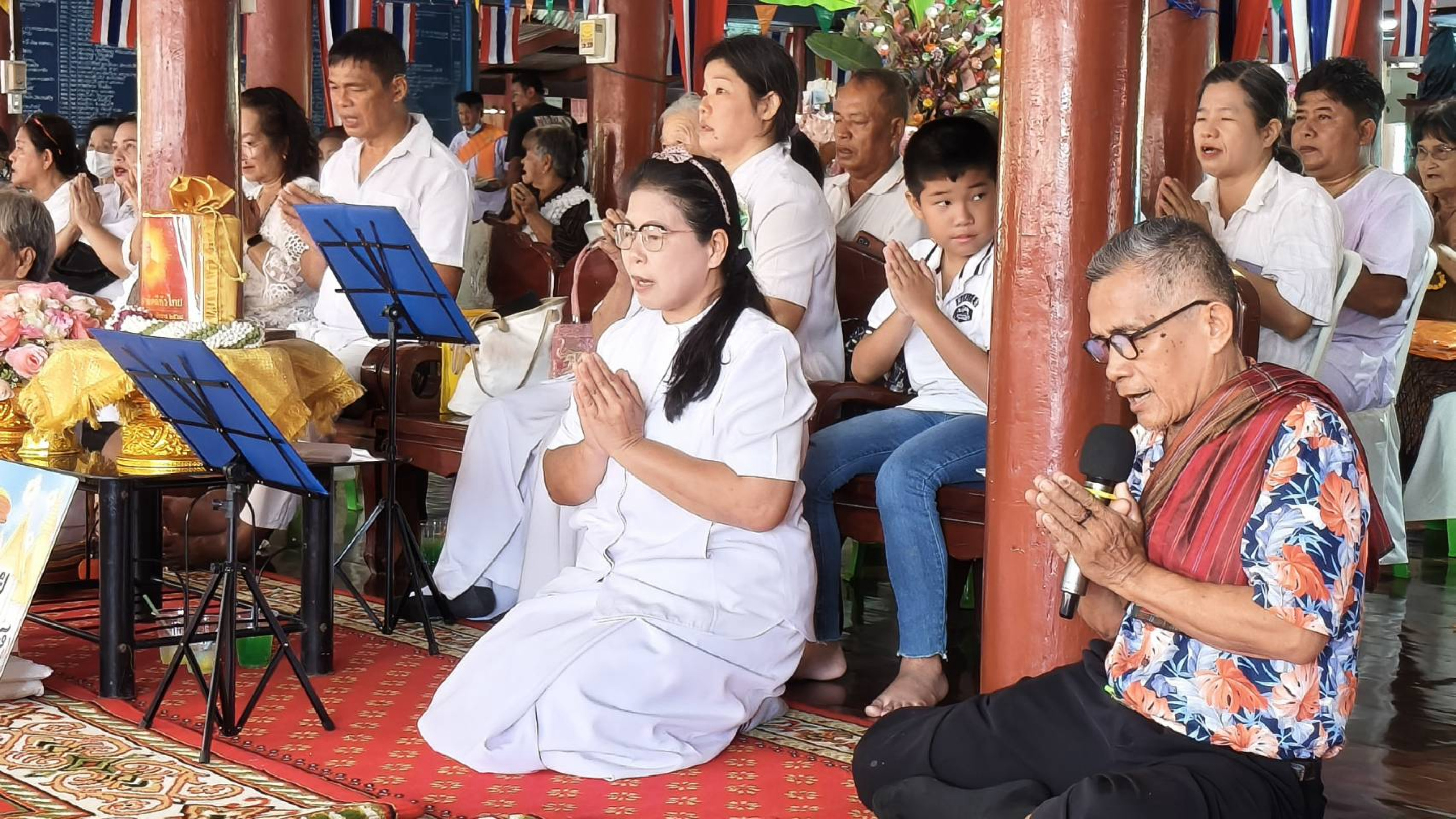 ภาพร่วมพิธีกรรมวัดชัยรัตน์