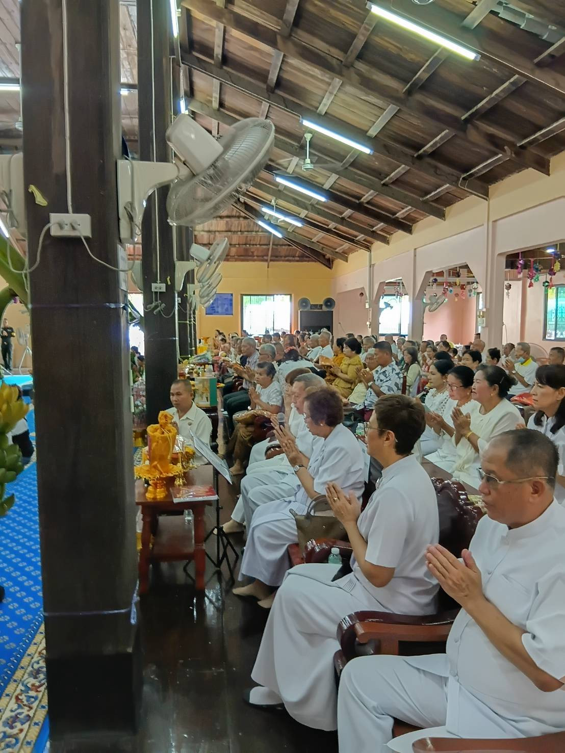 ภาพร่วมพิธีกรรมวัดห้วยตะแคง