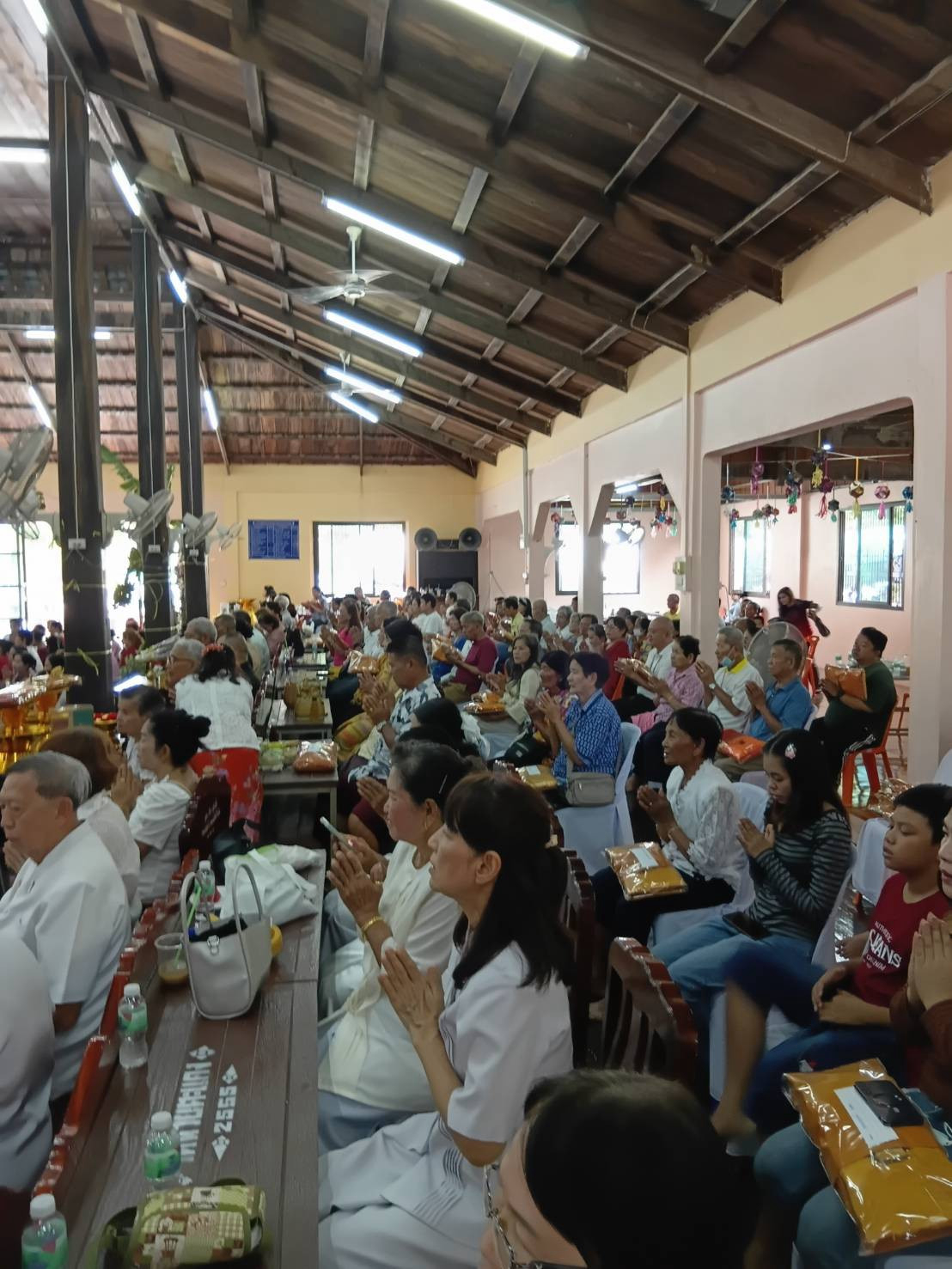 ภาพร่วมพิธีกรรมวัดห้วยตะแคง