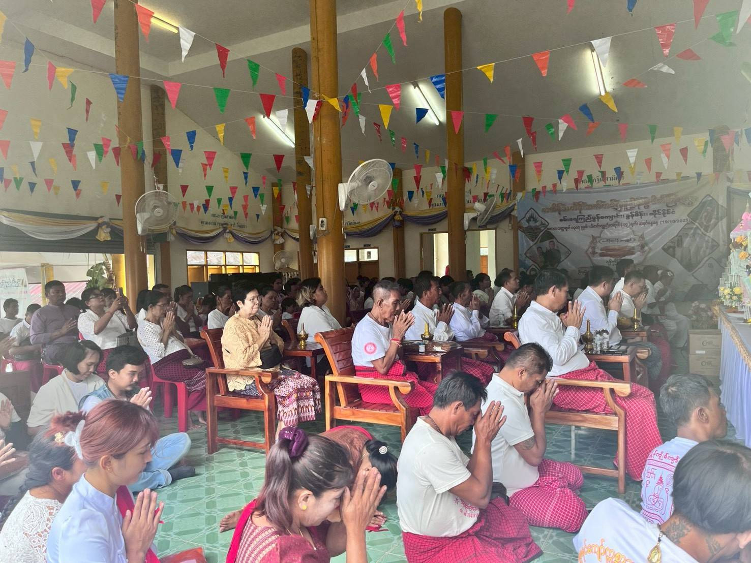 ภาพร่วมพิธีกรรมที่พักสงฆ์ห้วยน้ำใส