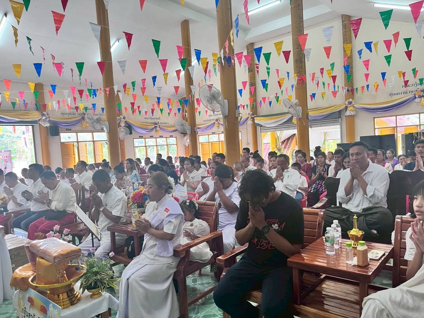 ภาพร่วมพิธีกรรมที่พักสงฆ์ห้วยน้ำใส