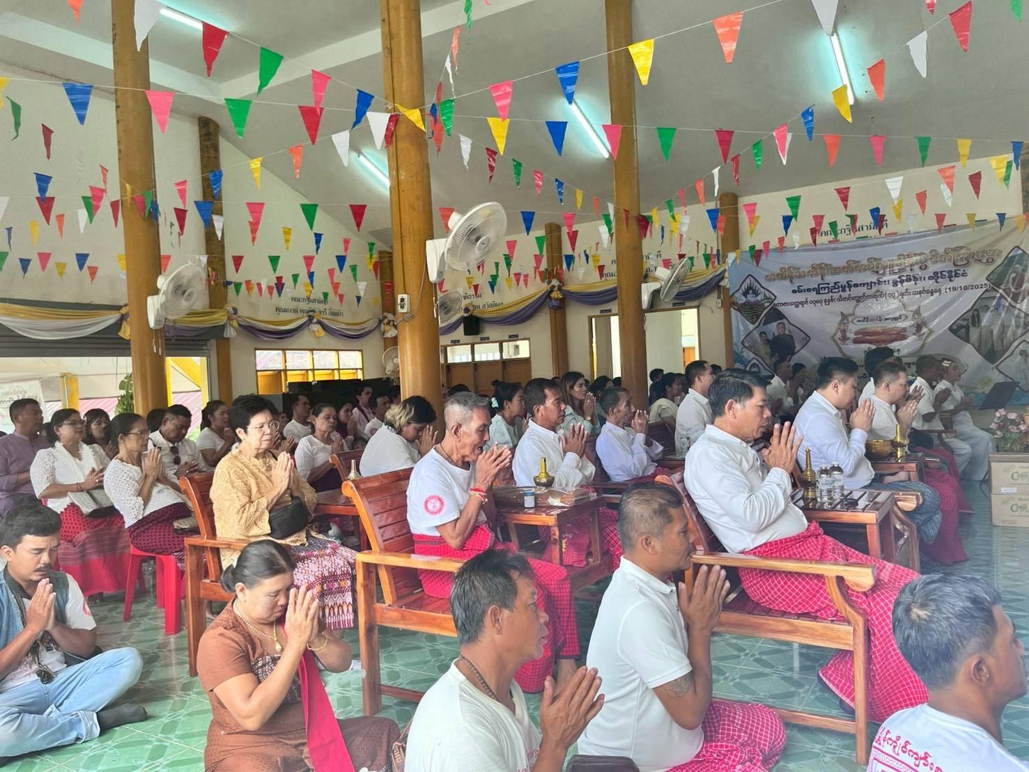 ภาพร่วมพิธีกรรมที่พักสงฆ์ห้วยน้ำใส