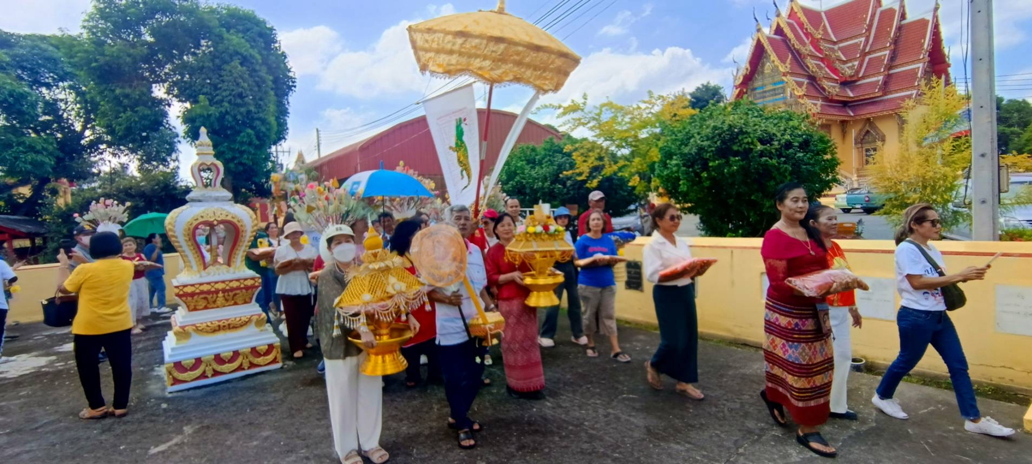 ภาพร่วมขบวนกฐินวัดหนองเอี่ยน