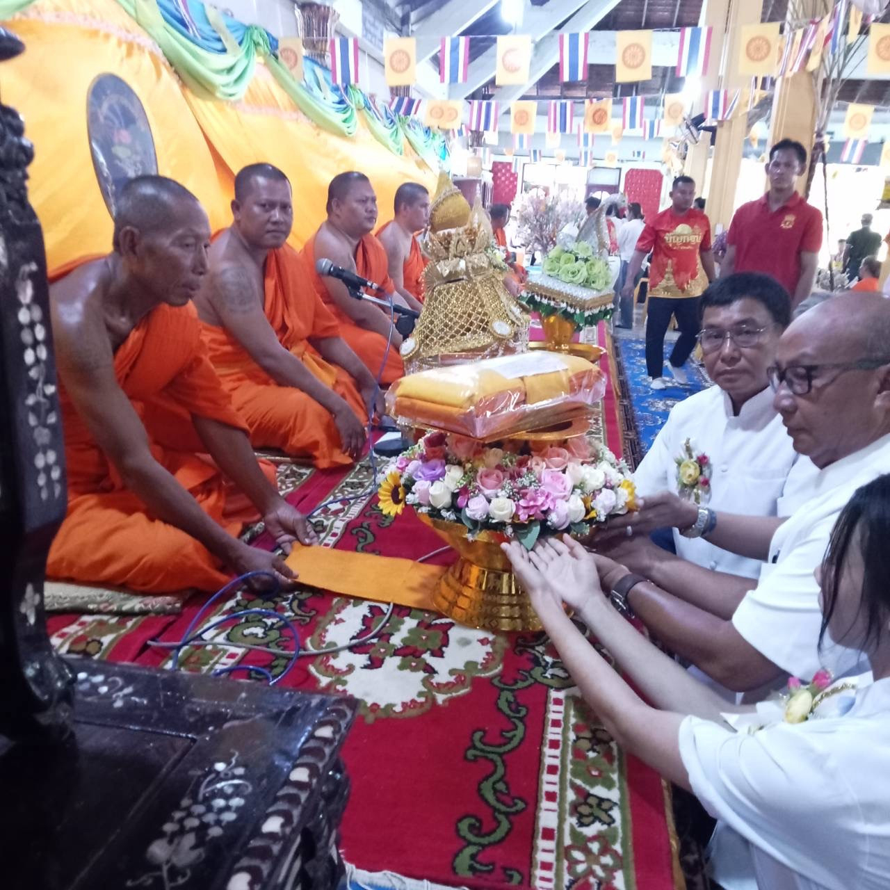 ภาพร่วมพิธีกรรมวัดหนองเอี่ยน