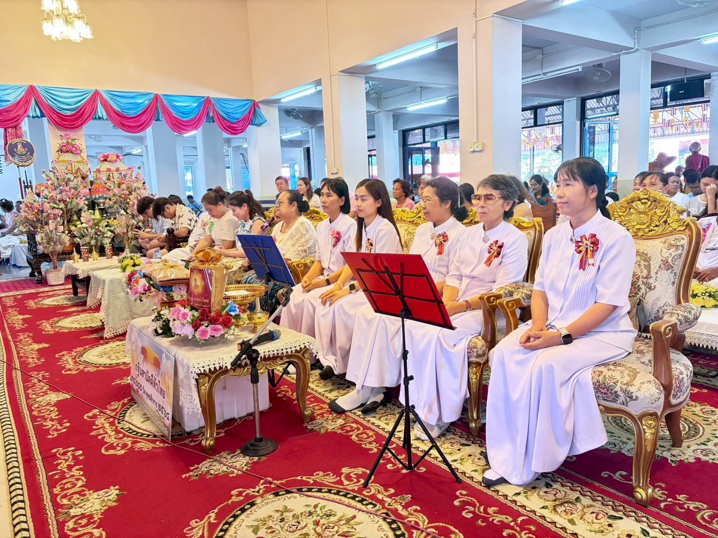 ภาพร่วมพิธีกรรมวัดบึงกระจับ