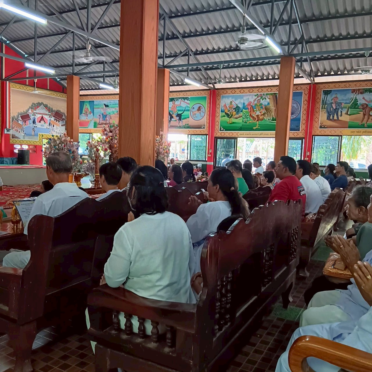 ภาพร่วมพิธีกรรมวัดเขาไก่แจ้