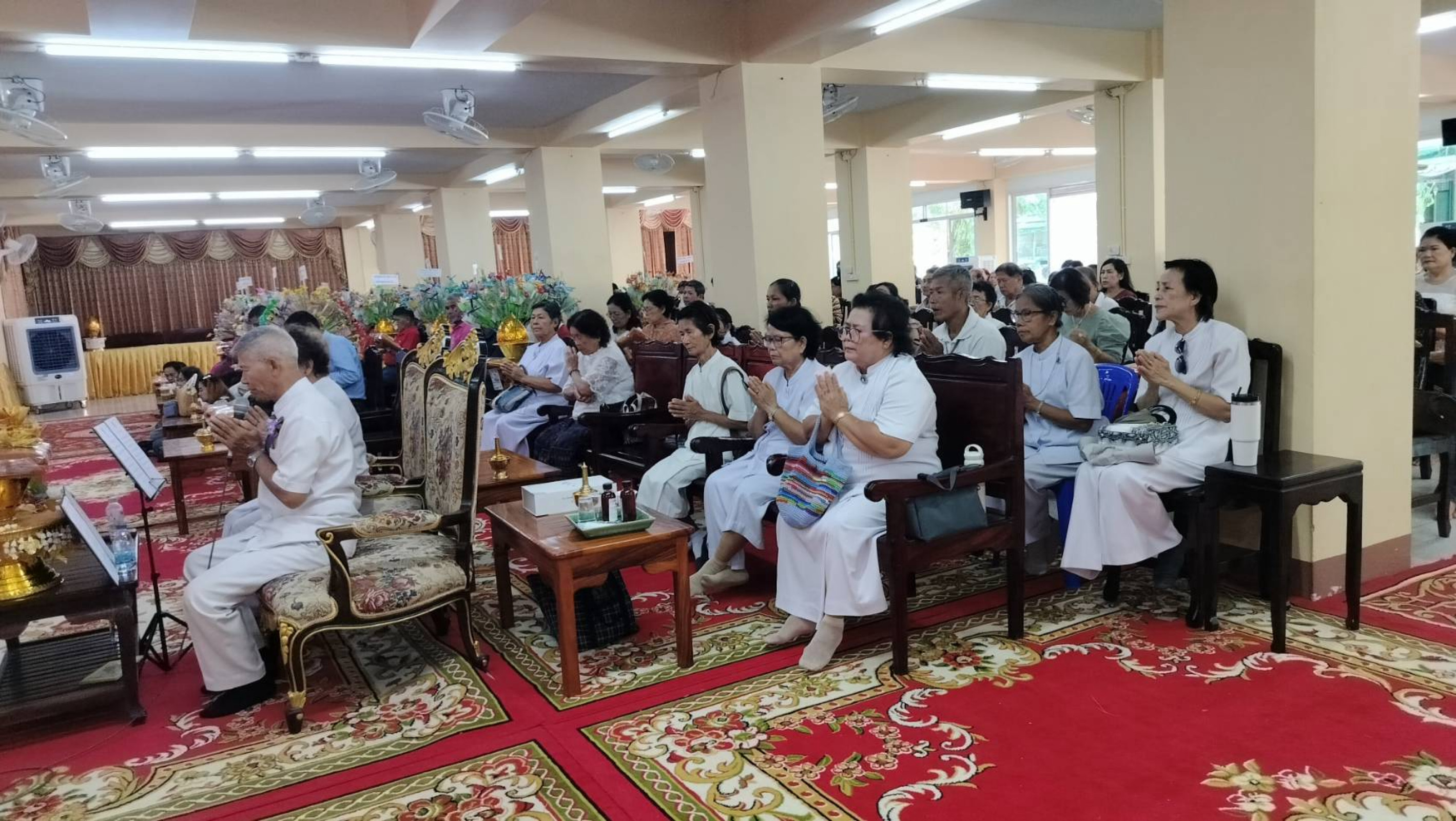 ภาพร่วมพิธีกรรมวัดหนองหญ้าปล้อง