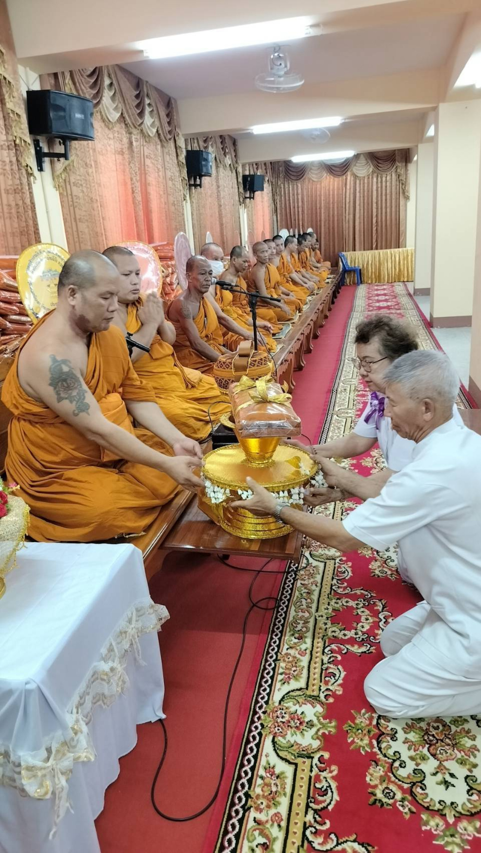 ภาพร่วมพิธีกรรมวัดหนองหญ้าปล้อง