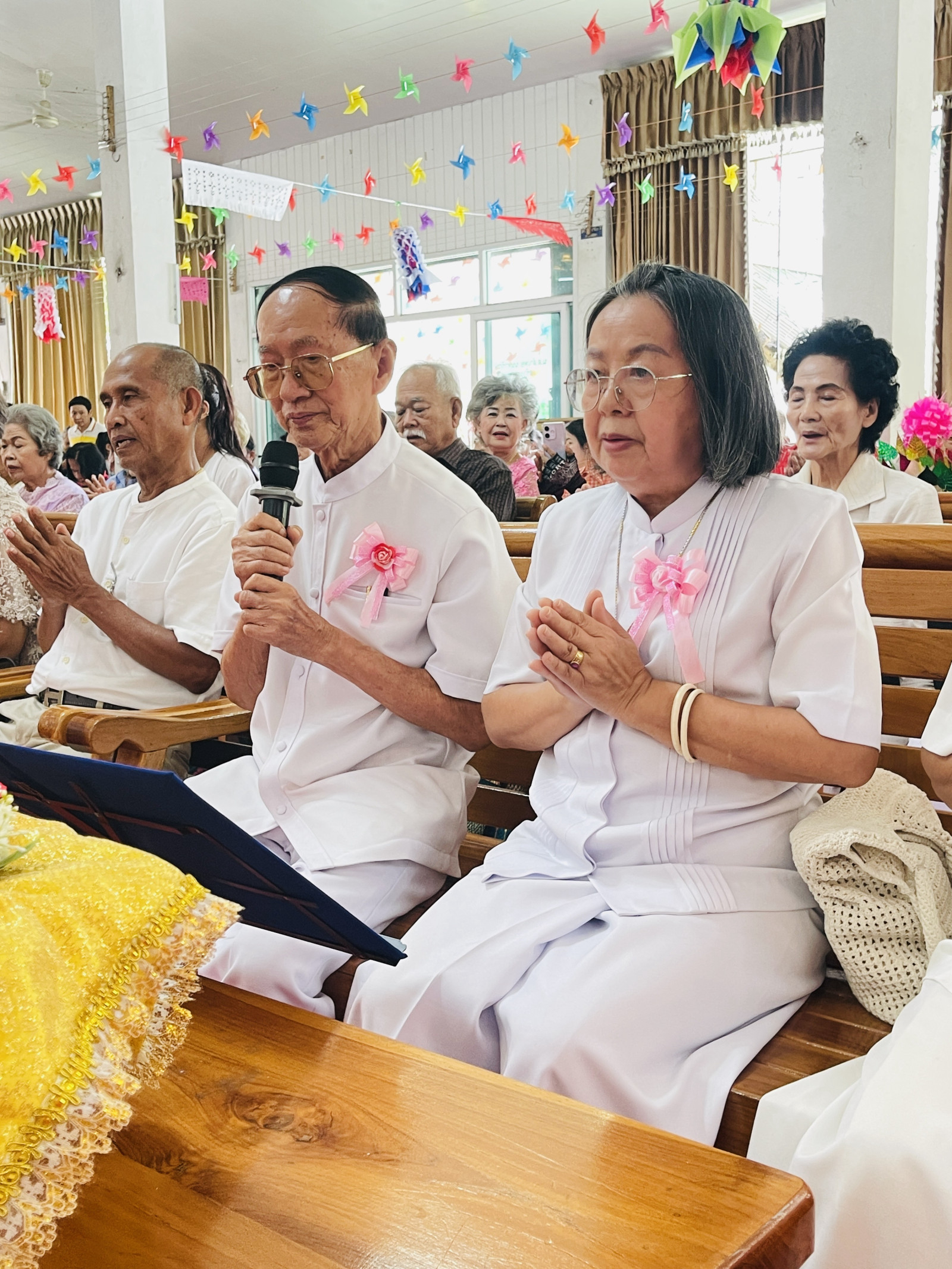 ภาพกล่าวคำถวายกฐินวัดลาดบัวขาว