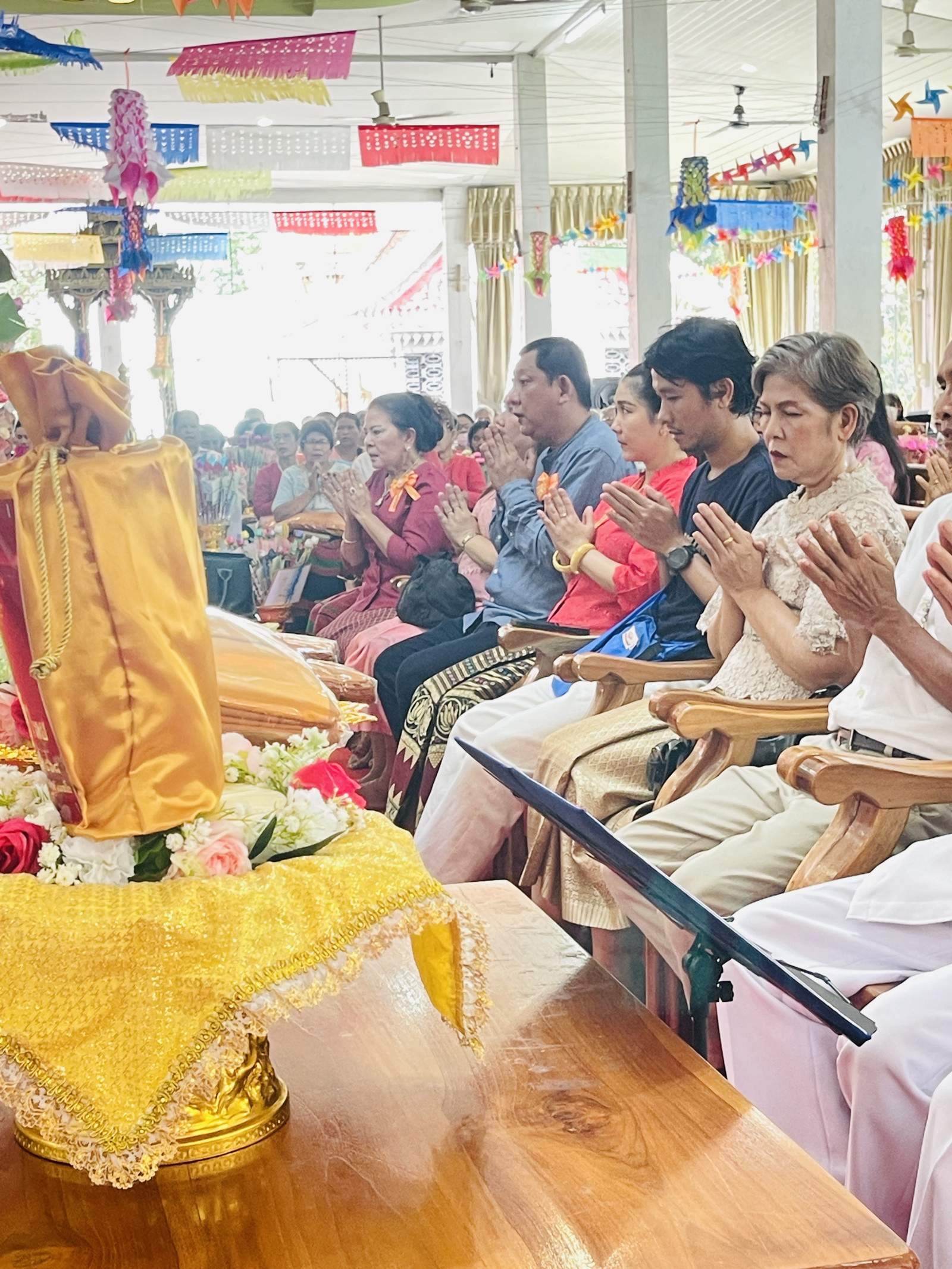 ภาพร่วมพิธีกรรมวัดลาดบัวขาว