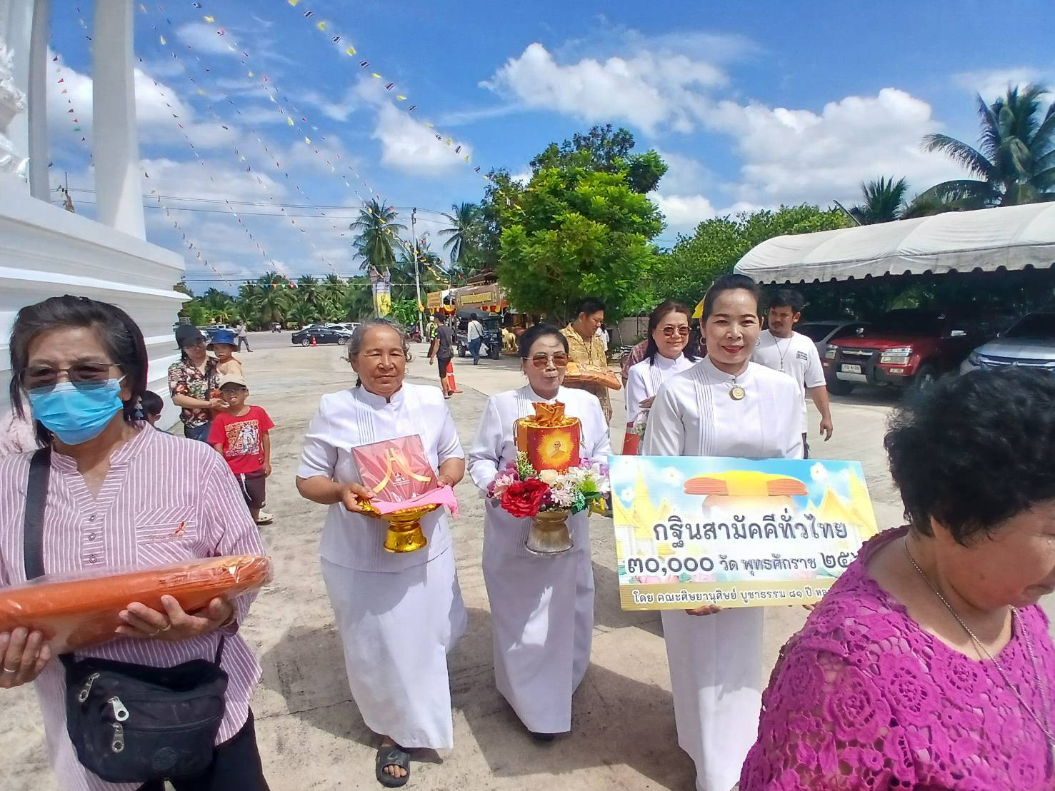 ภาพร่วมขบวนกฐินวัดดำเนินสะดวก