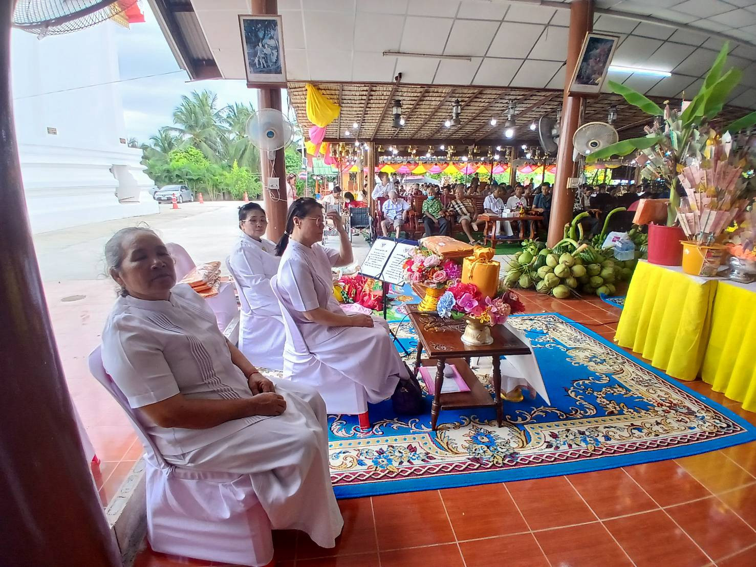 ภาพร่วมพิธีกรรมวัดดำเนินสะดวก