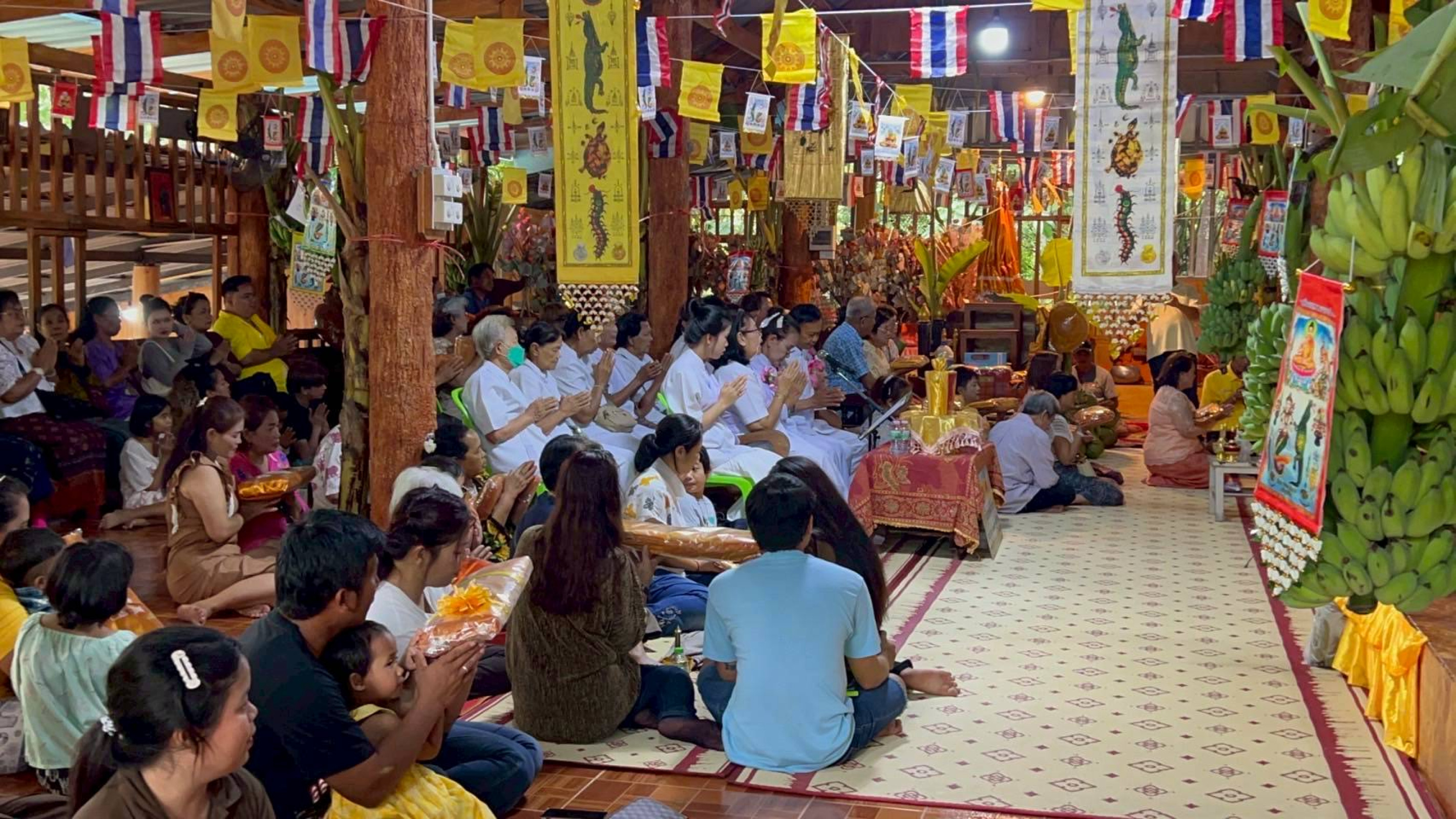 ภาพร่วมพิธีกรรมสำนักสงฆ์อุทยานธรรมไตรสิกขา