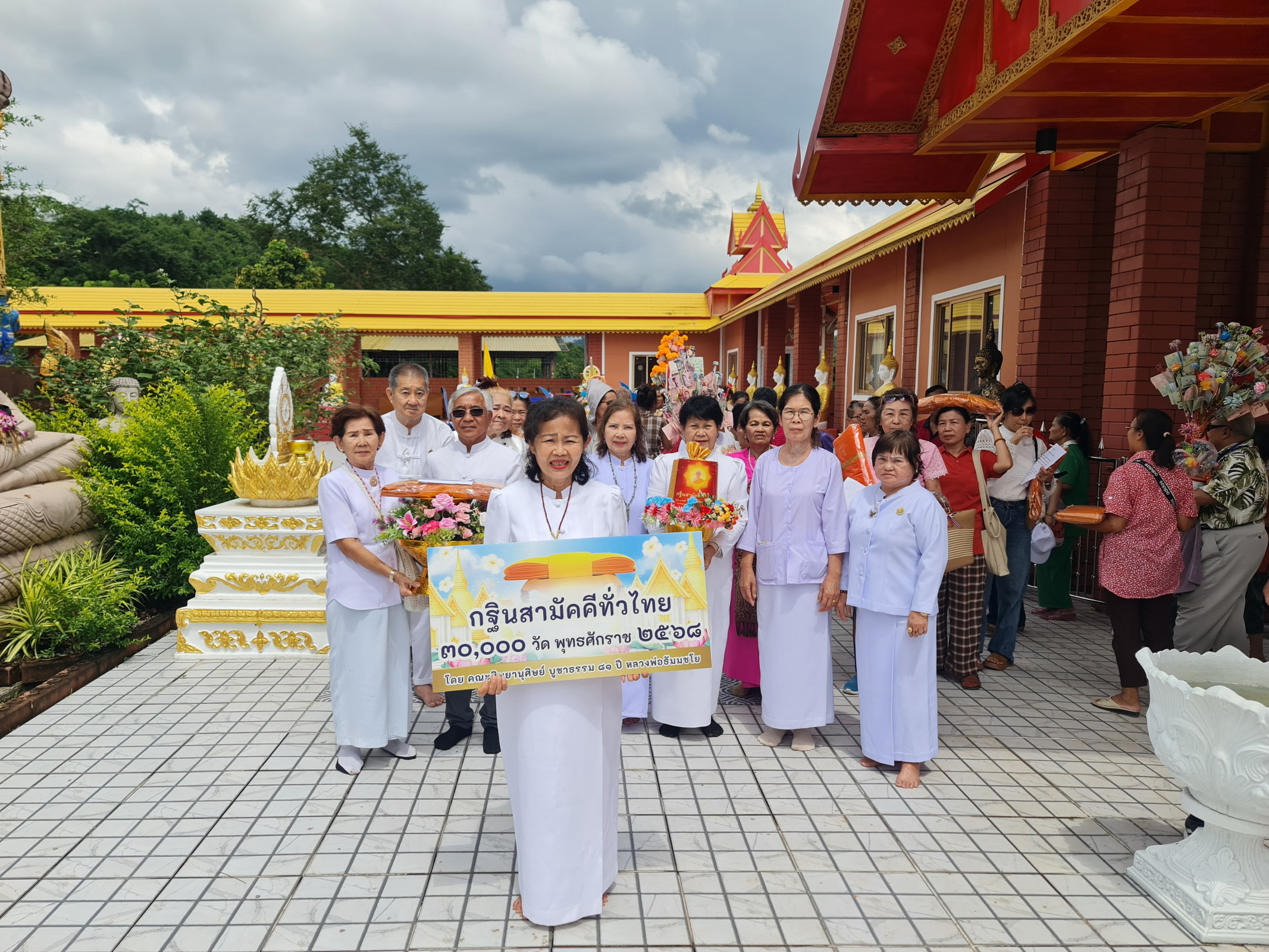 ภาพร่วมขบวนกฐินวัดเบญจคีรีนคร