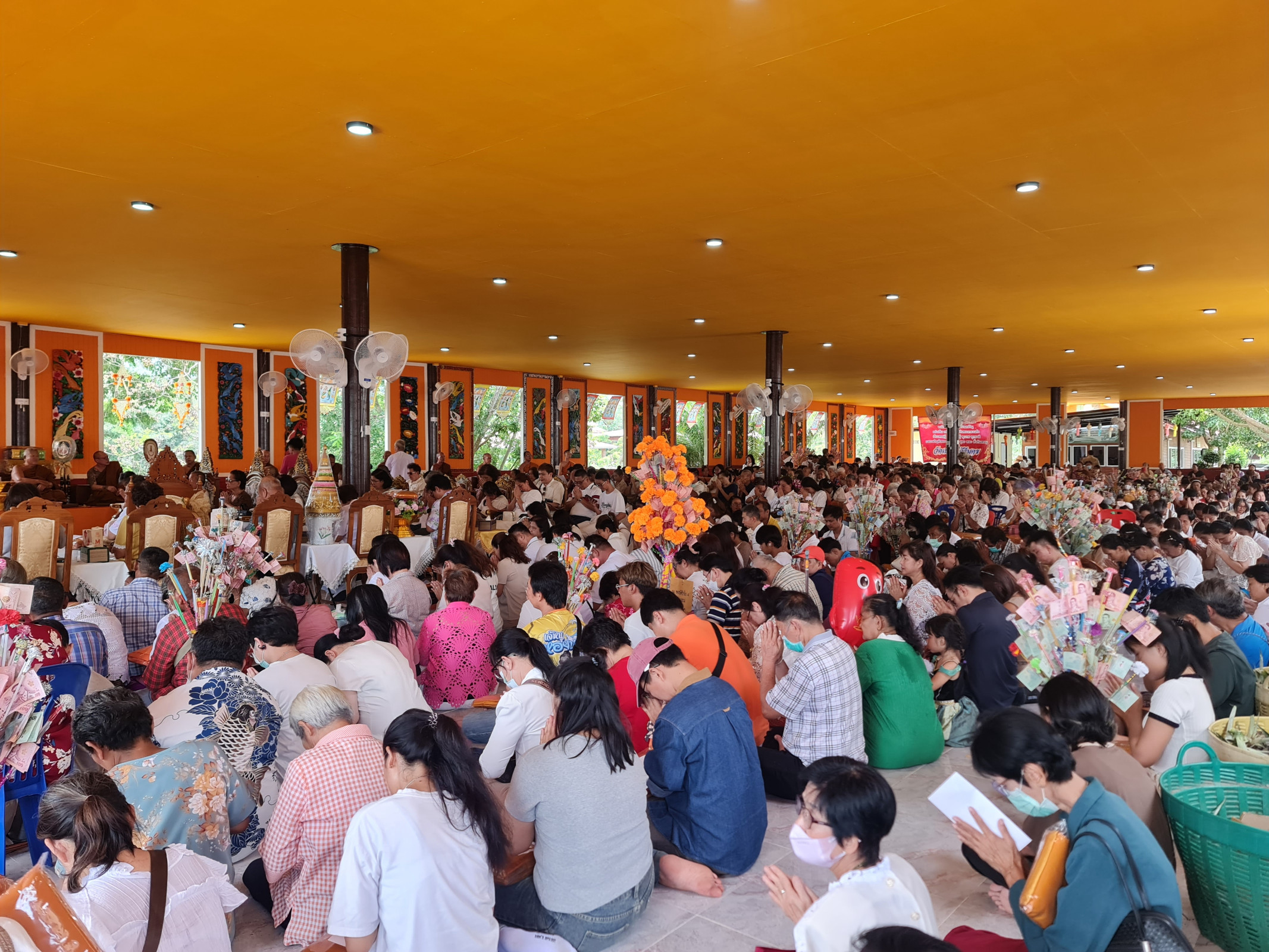 ภาพร่วมพิธีกรรมวัดเบญจคีรีนคร