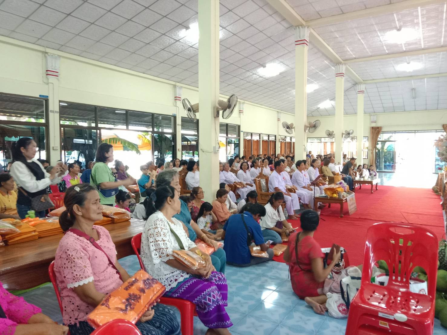 ภาพร่วมพิธีกรรมวัดบ้านบ่อ