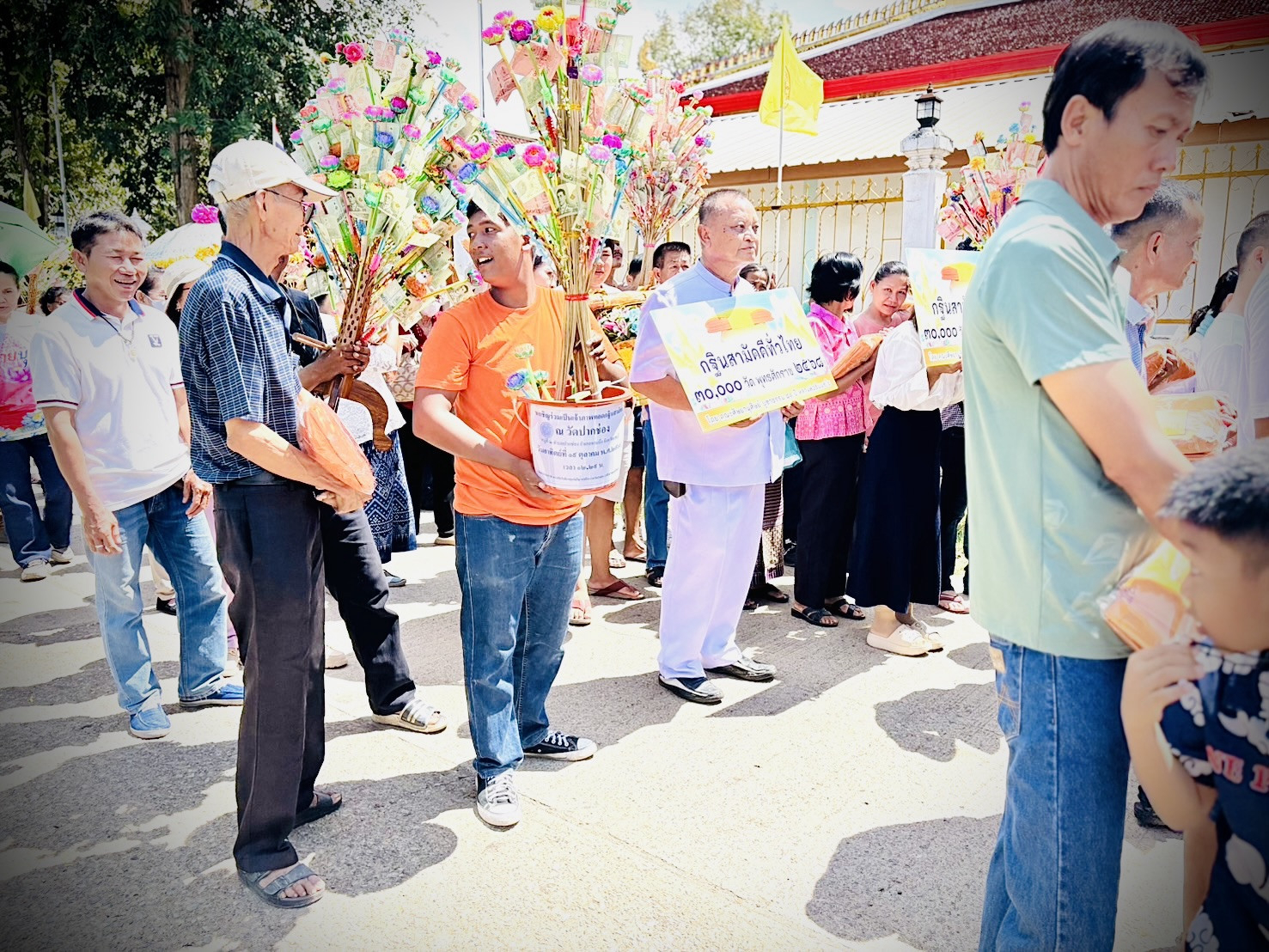 ภาพร่วมขบวนกฐินวัดปากช่อง