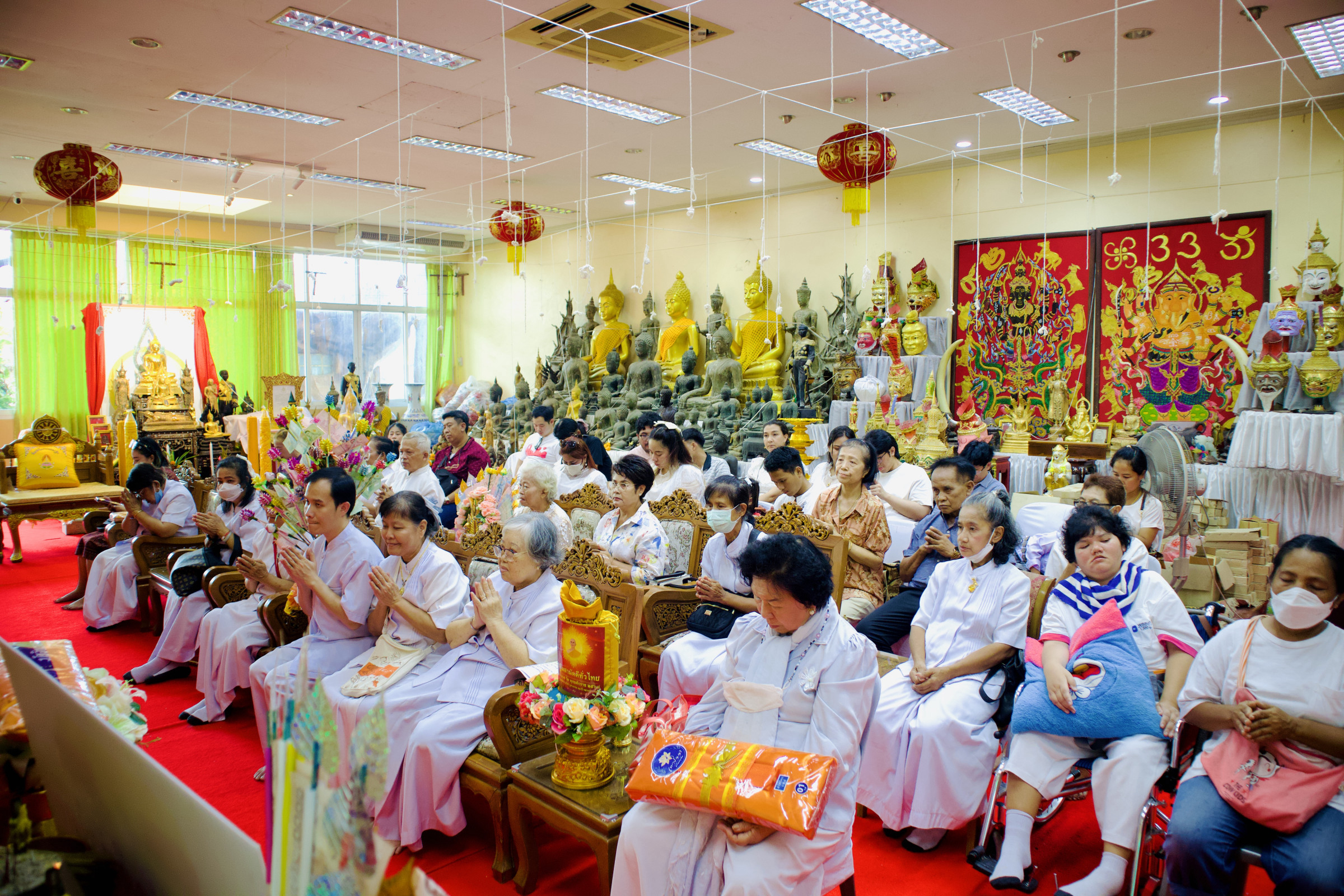 ภาพร่วมพิธีกรรมวัดลาดใหญ่