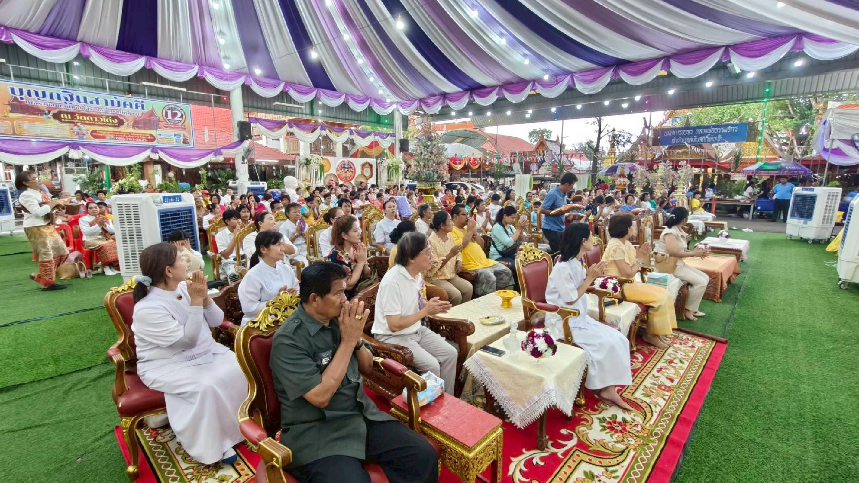 ภาพร่วมพิธีกรรมวัดดาวโด่ง