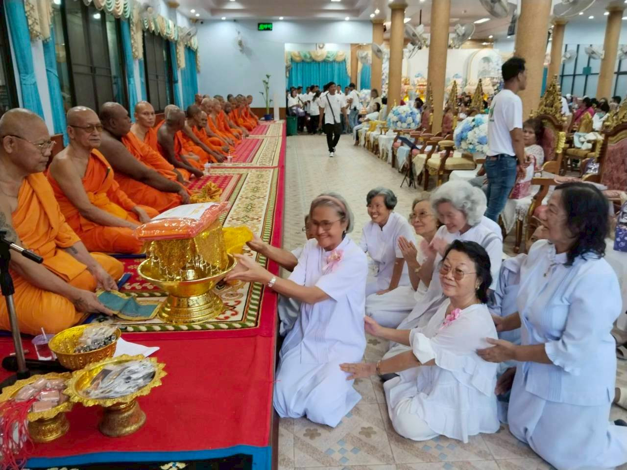 ภาพร่วมพิธีกรรมวัดมณีสรรค์