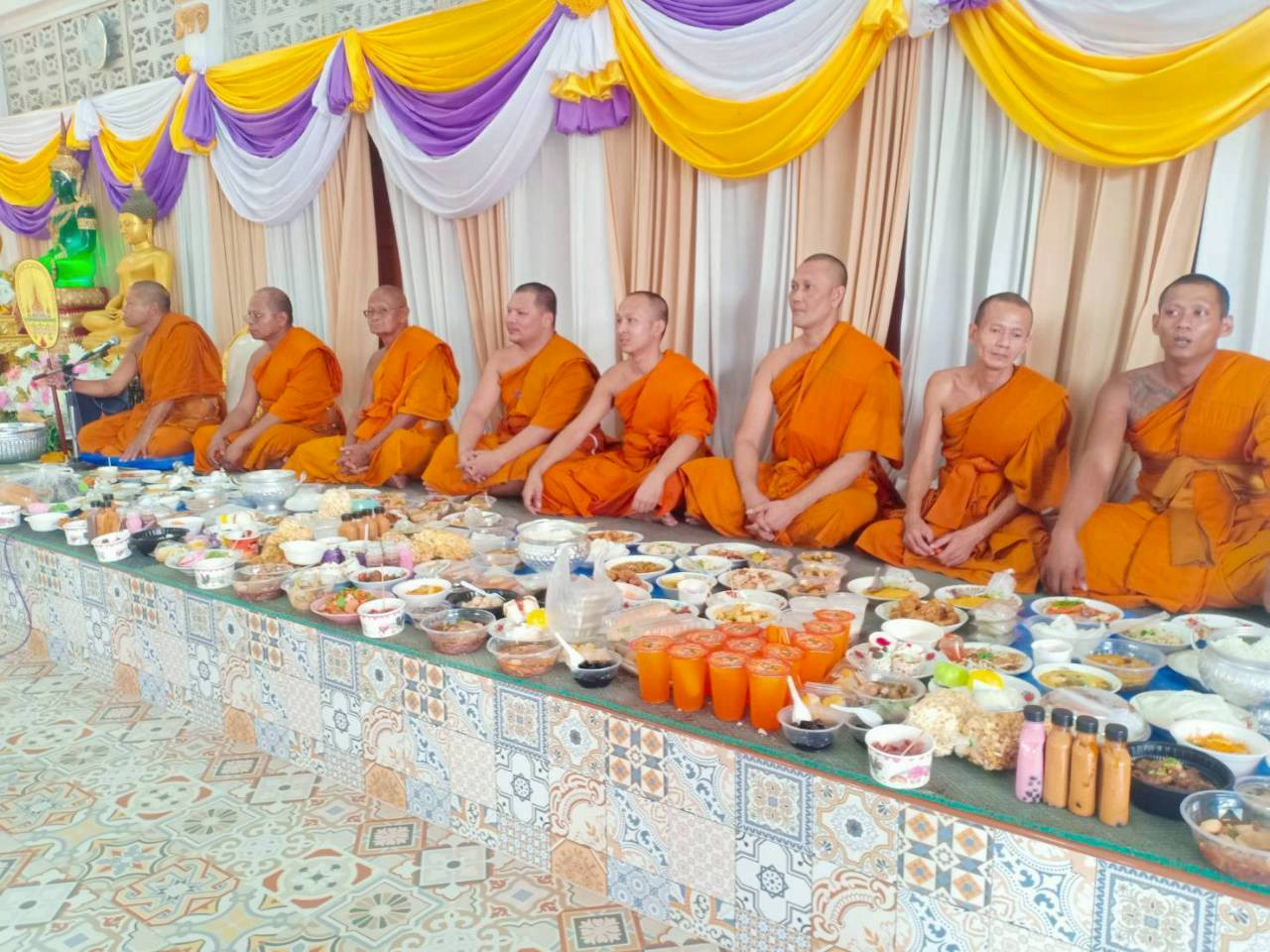 ภาพร่วมพิธีกรรมวัดโรงธรรม