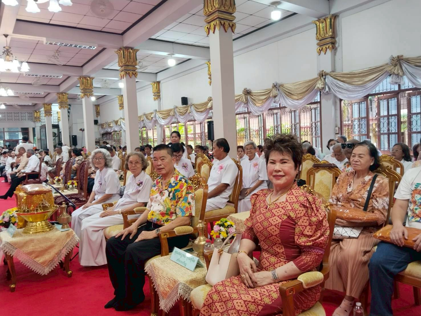 ภาพร่วมพิธีกรรมวัดภุมรินทร์กุฎีทอง