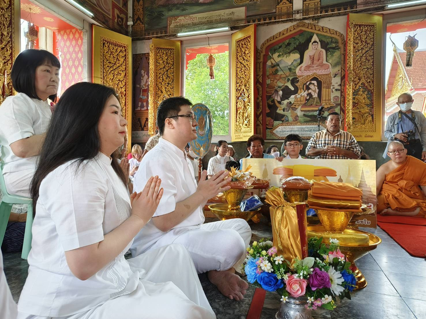 ภาพร่วมพิธีกรรมวัดอ้อมน้อย