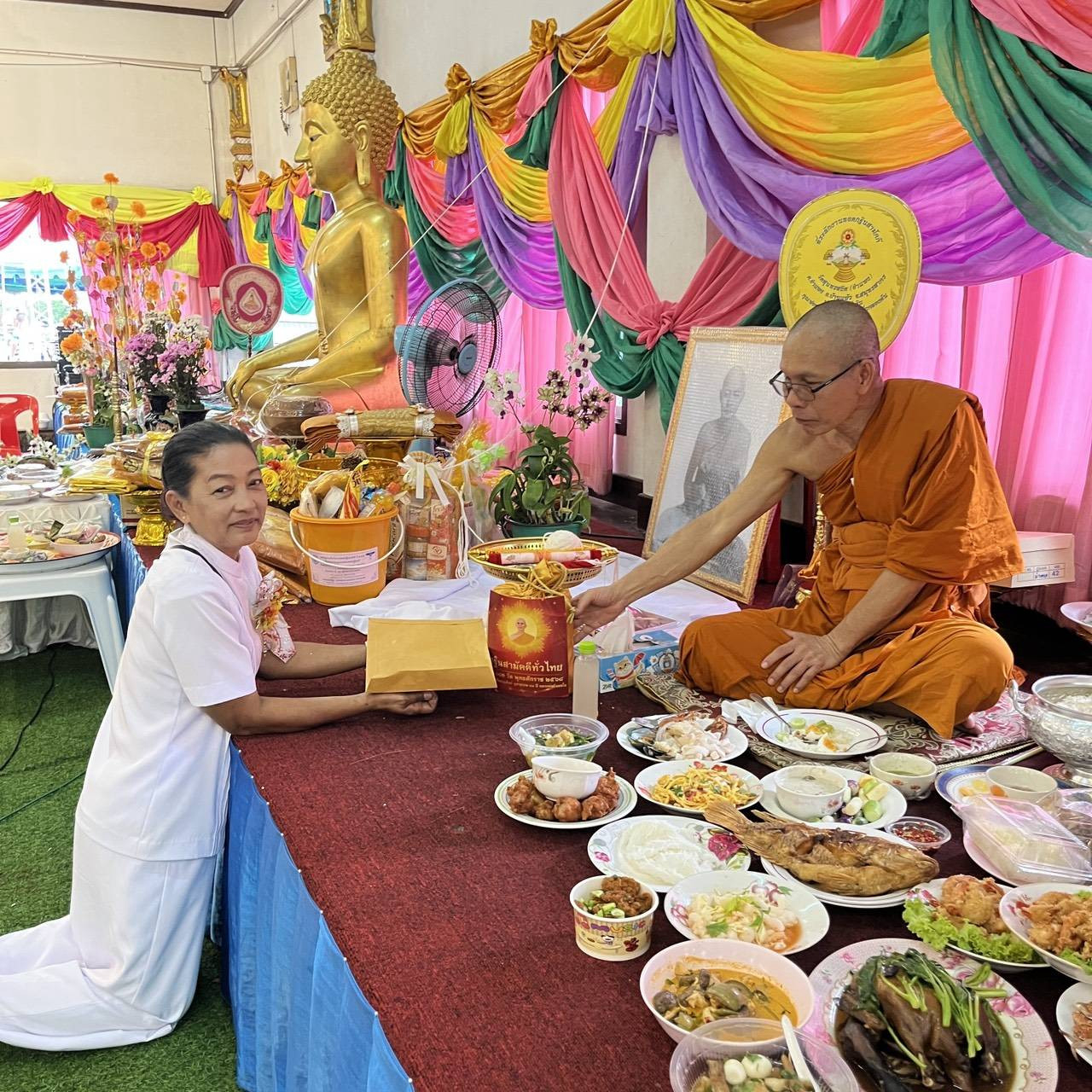 ภาพร่วมพิธีกรรมวัดสุนทรสถิต