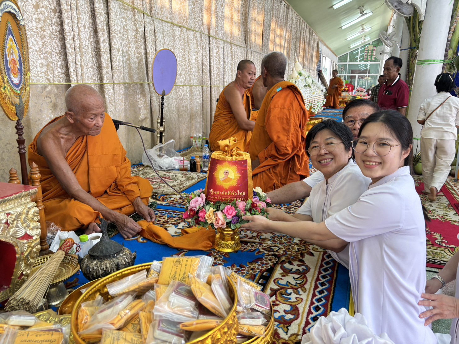ภาพการถวายปัจจัยวัดพันธุวงษ์