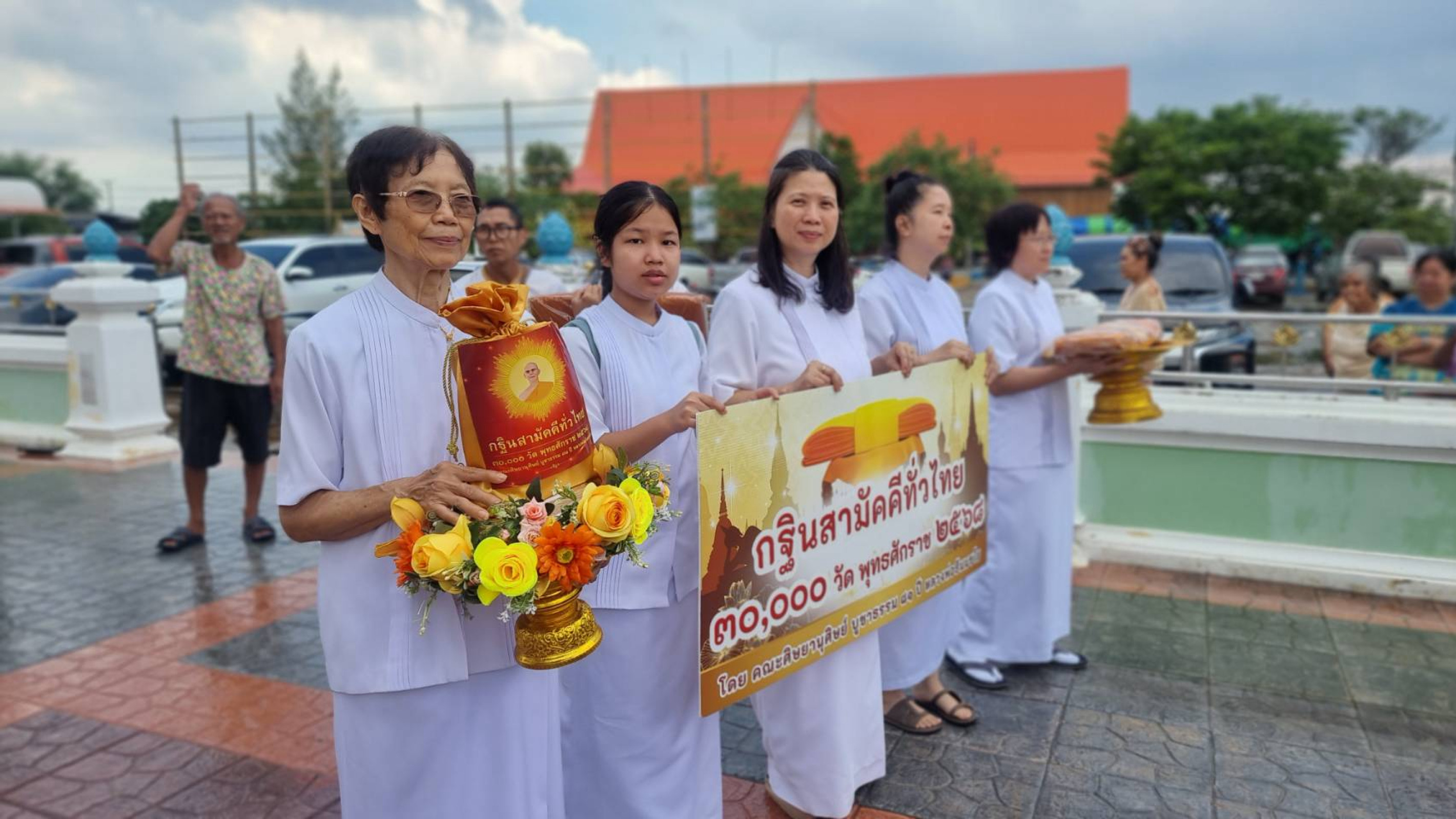 ภาพร่วมขบวนกฐินวัดธรรมโชติ