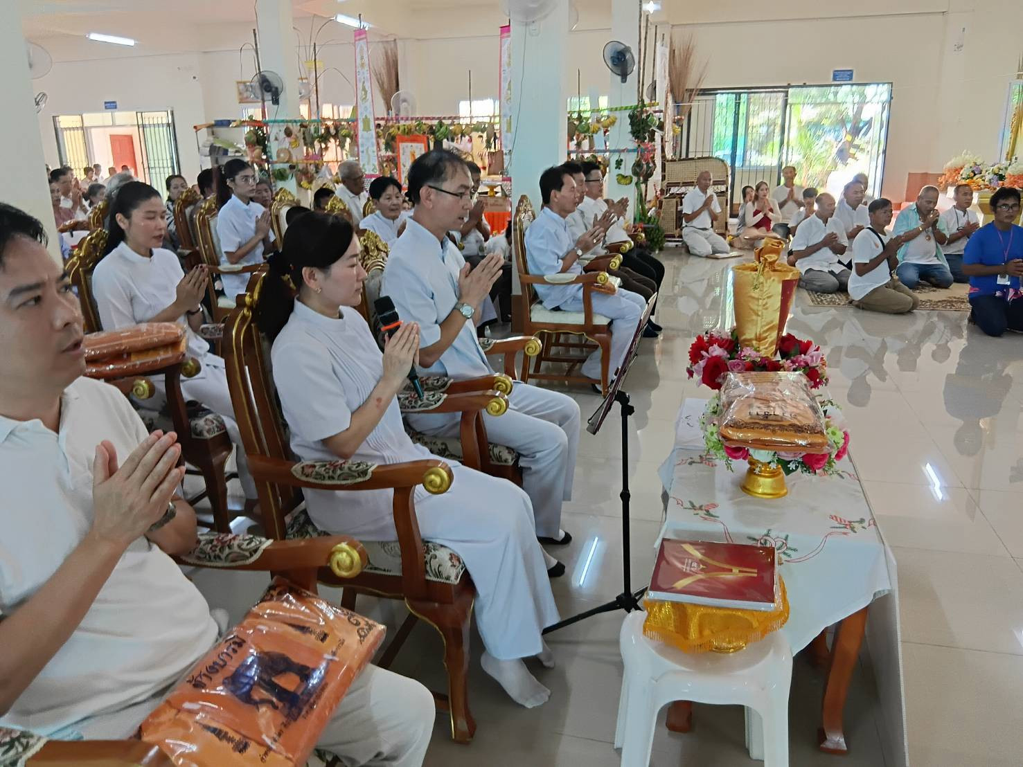 ภาพร่วมพิธีกรรมวัดเทพรัตนาราม