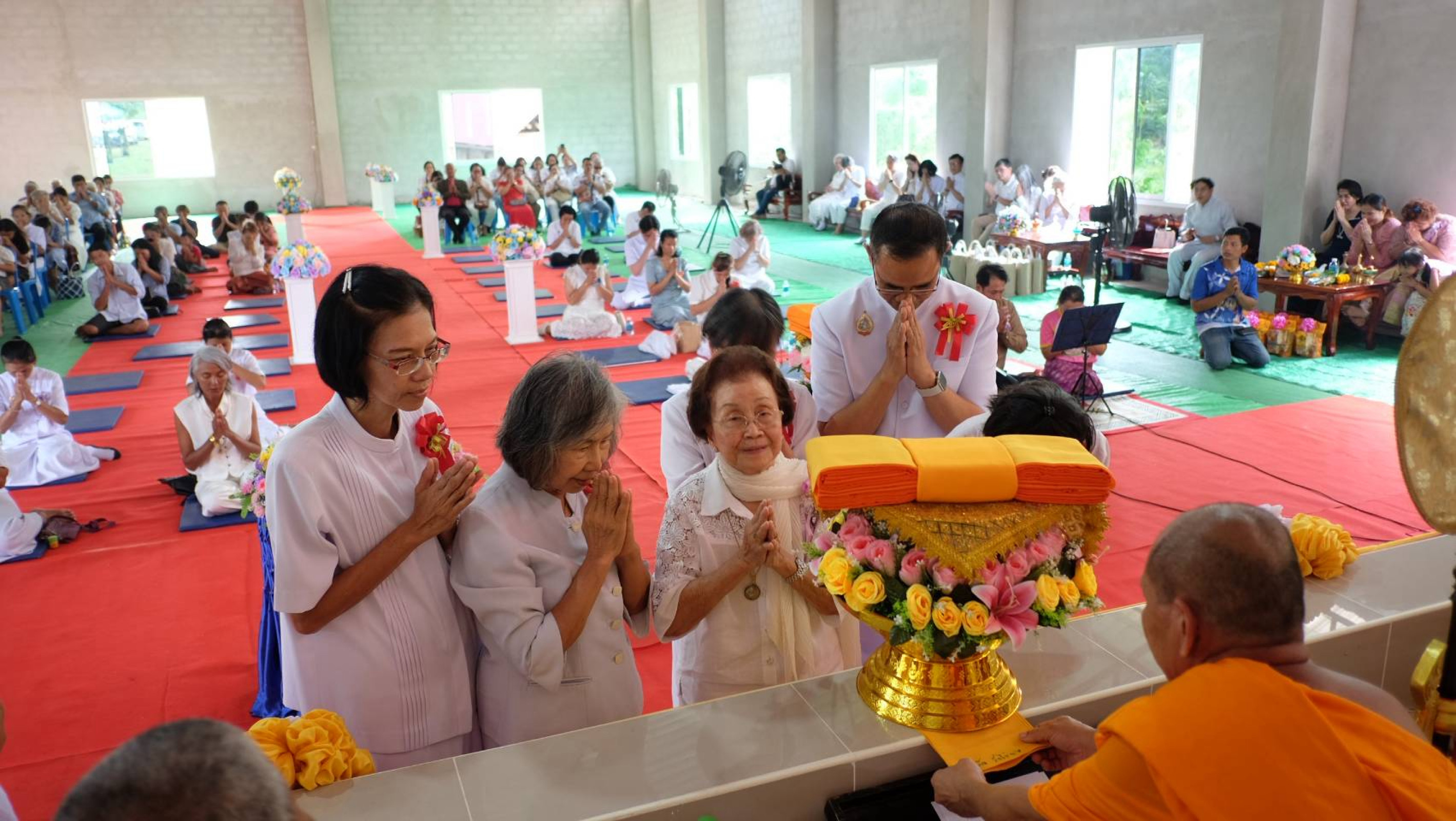 ภาพร่วมพิธีกรรมศูนย์อบรมหัวหินแก้วศิลาธรรม