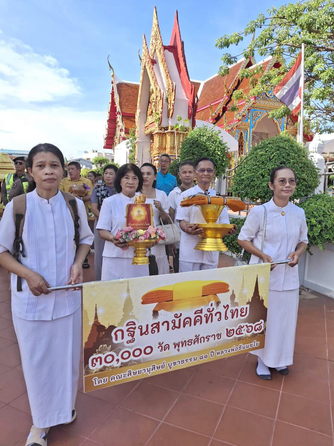 ภาพร่วมขบวนกฐินวัดกาหลง