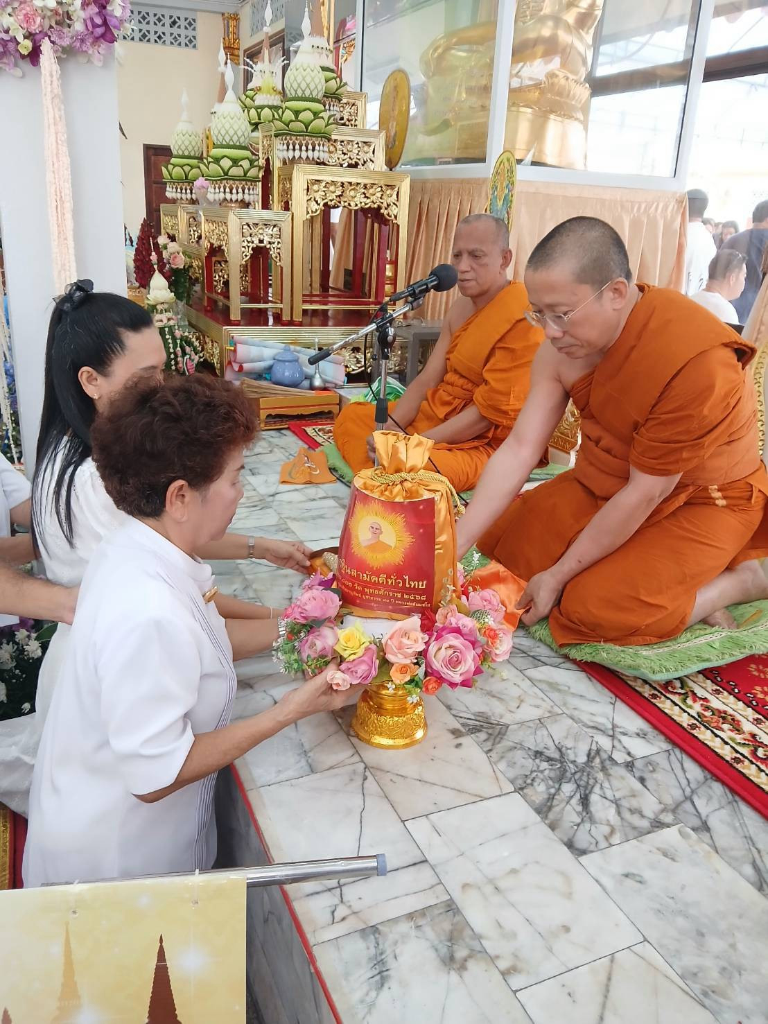 ภาพร่วมพิธีกรรมวัดกาหลง