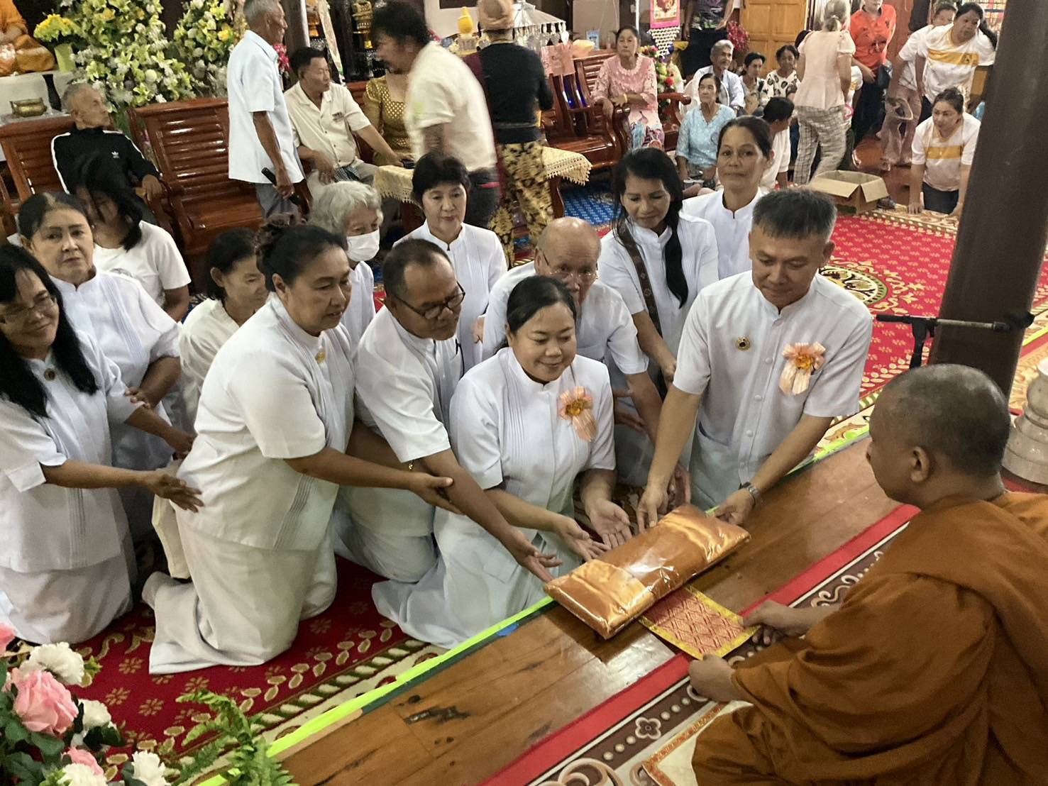 ภาพร่วมพิธีกรรมวัดเขาแดง