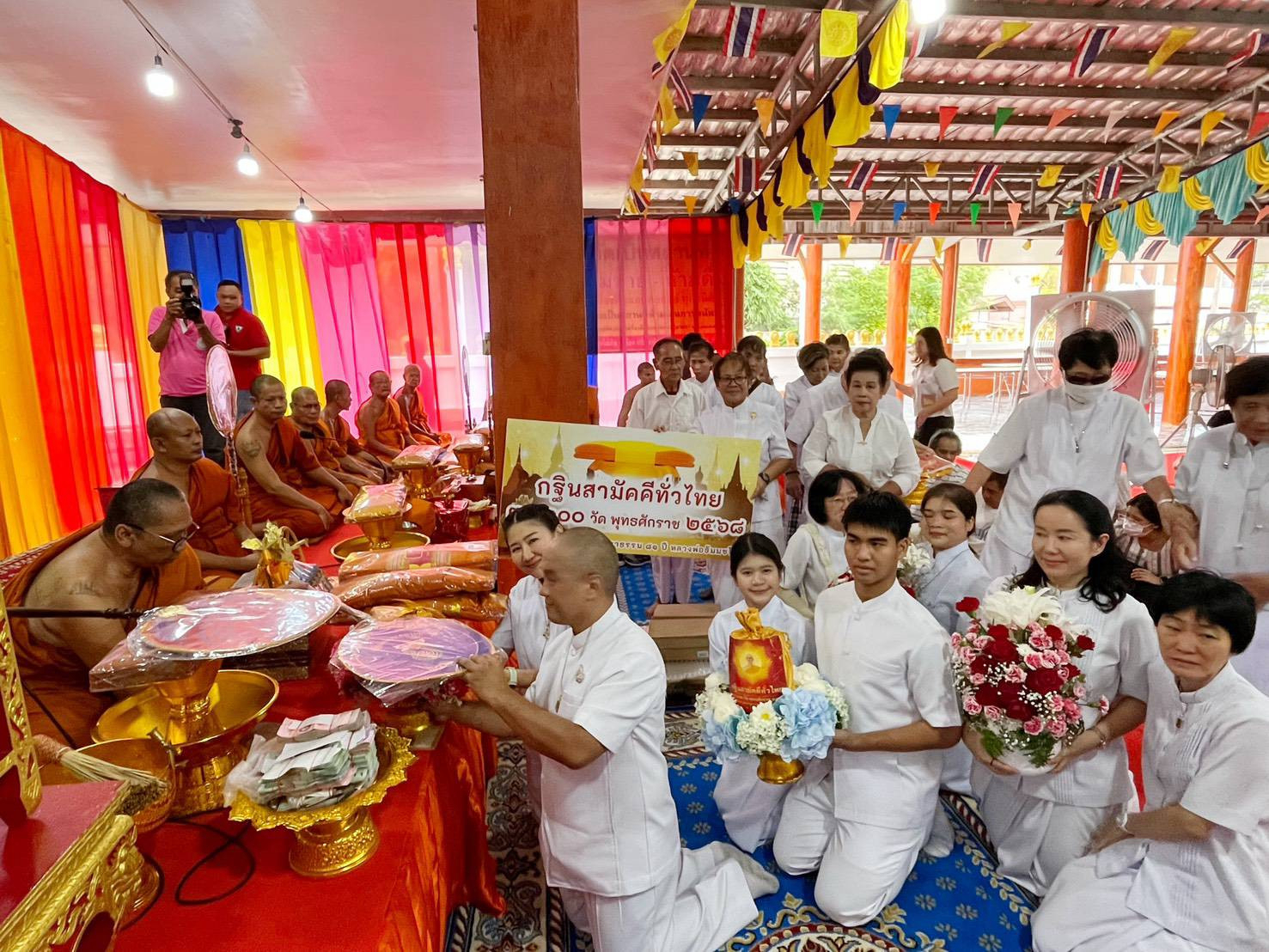 ภาพร่วมพิธีกรรมวัดน้อยนางหงษ์