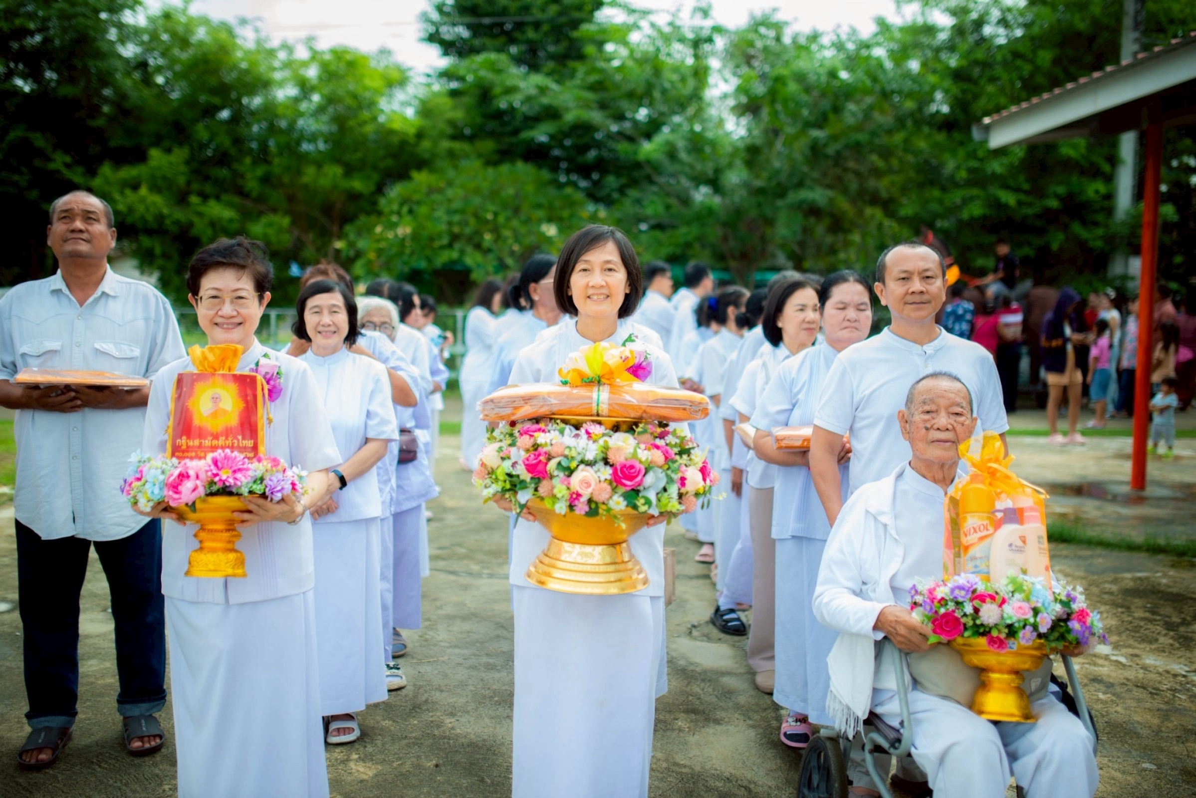 ภาพร่วมขบวนกฐินวัดหนองกระถิน