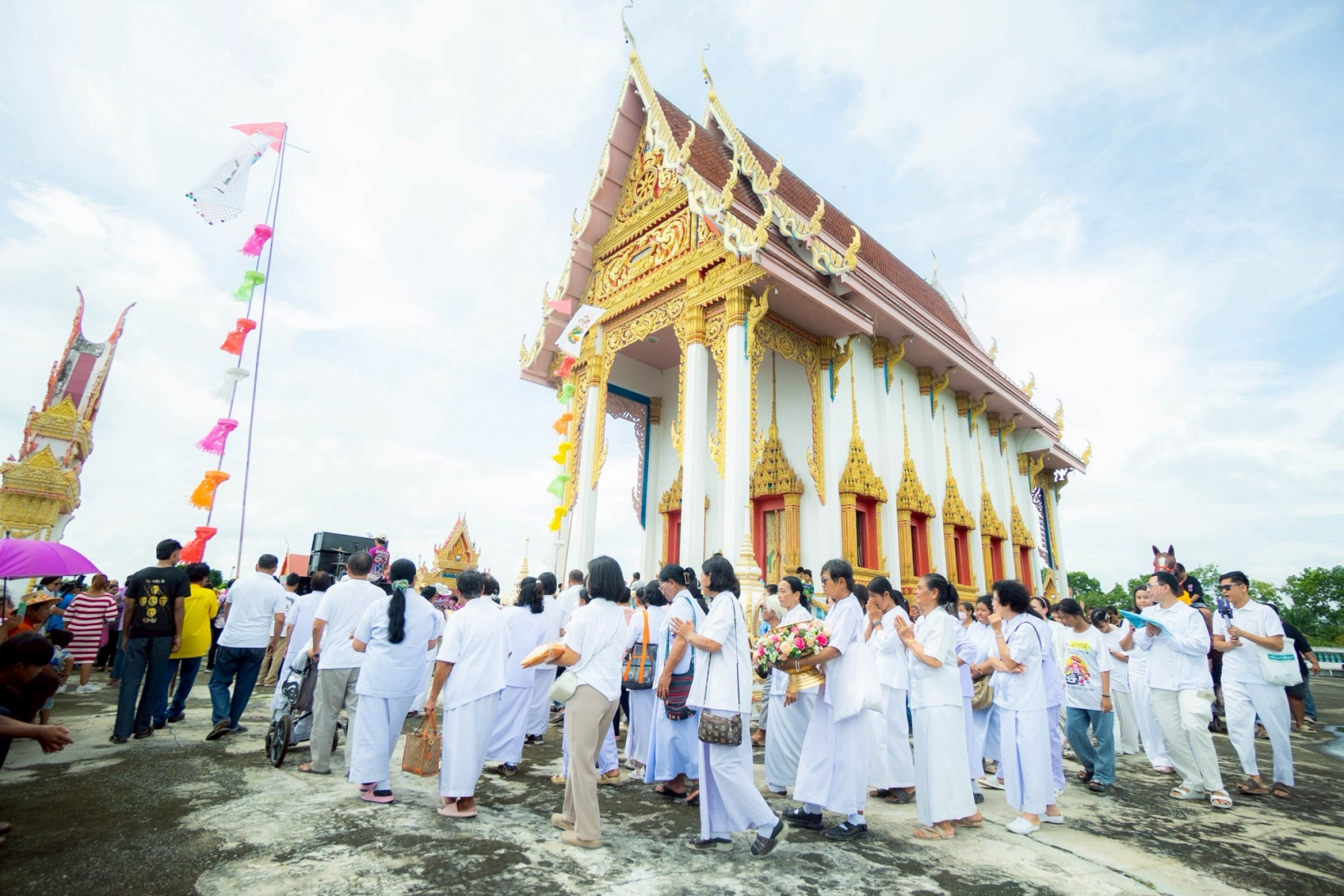 ภาพร่วมพิธีกรรมวัดหนองกระถิน
