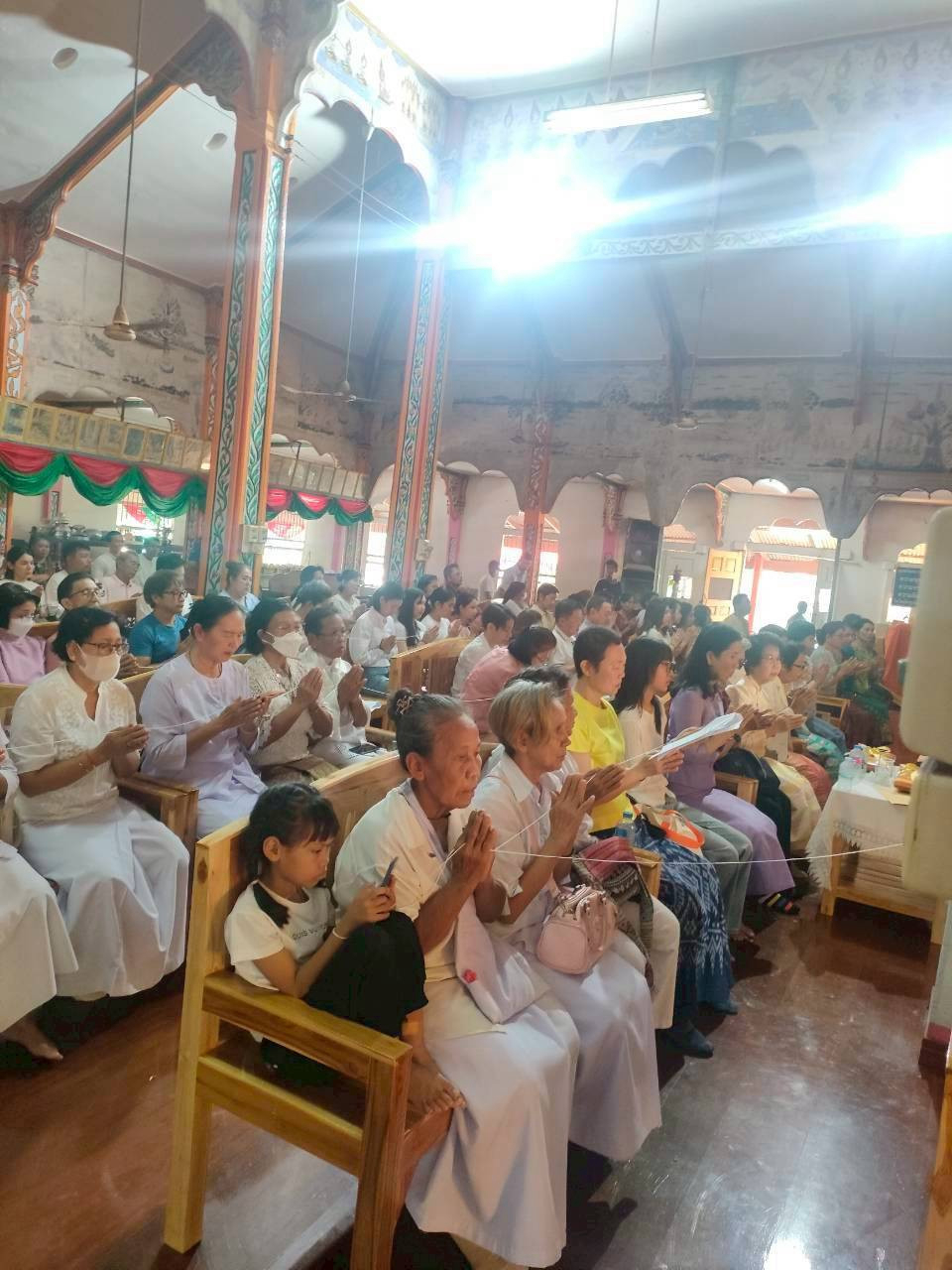 ภาพร่วมพิธีกรรมวัดช่องลม