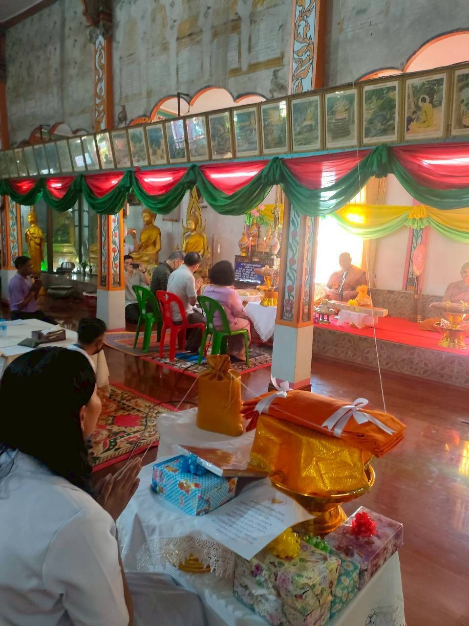 ภาพร่วมพิธีกรรมวัดช่องลม