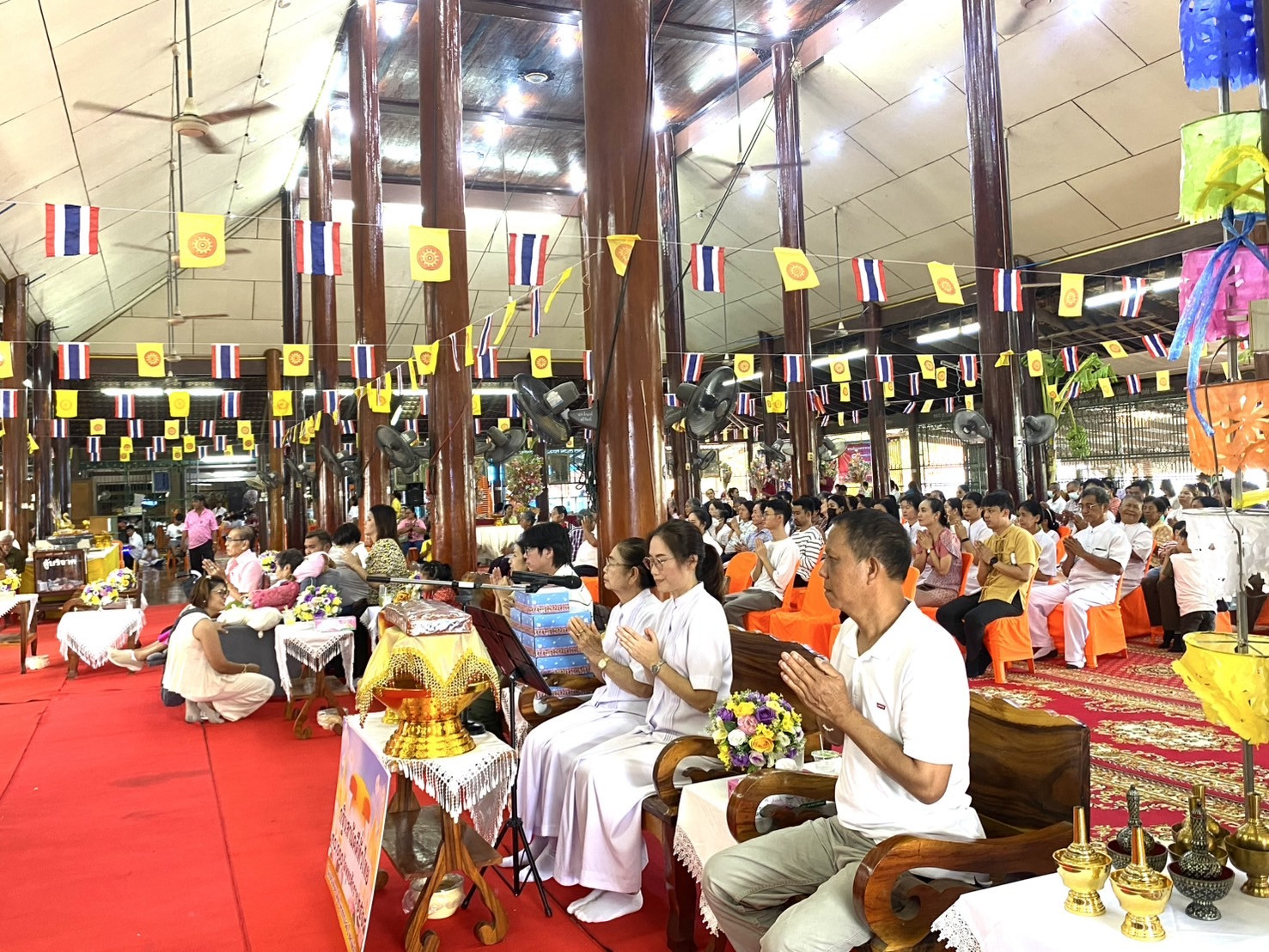 ภาพร่วมพิธีกรรมวัดลาดปลาเค้า