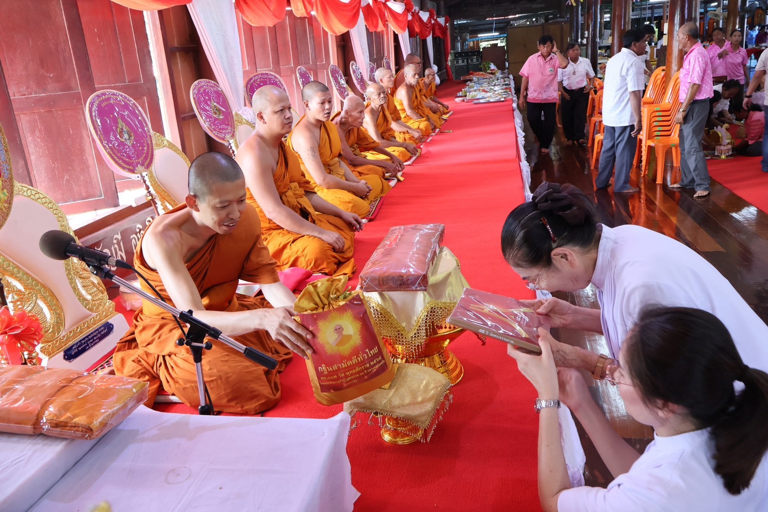 ภาพร่วมพิธีกรรมวัดลาดปลาเค้า