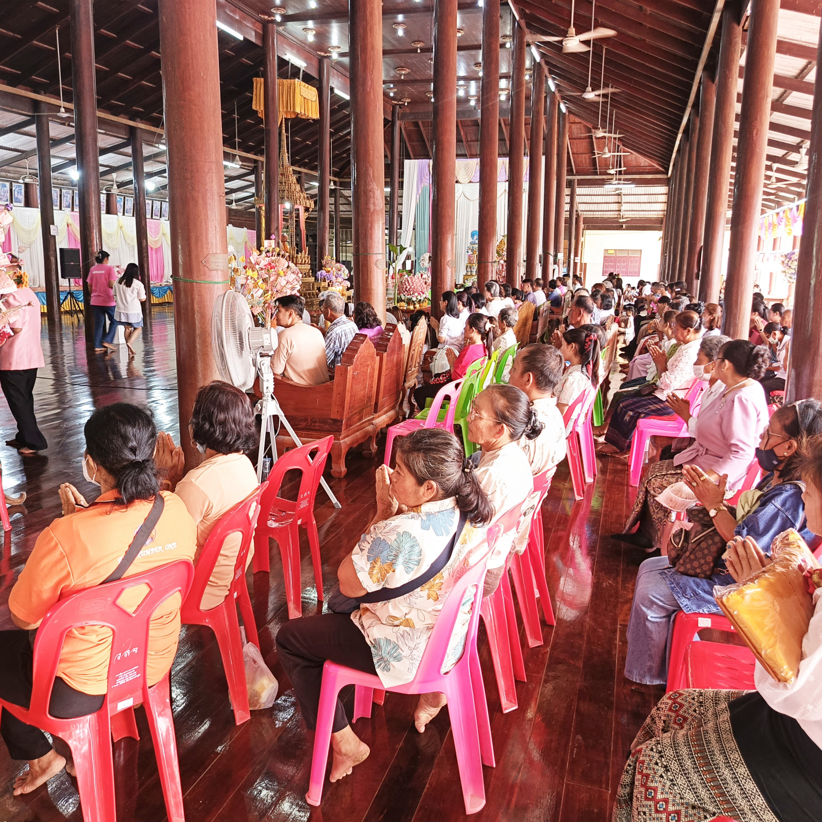 ภาพร่วมพิธีกรรมวัดสามจุ่น