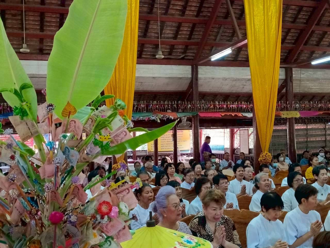 ภาพร่วมพิธีกรรมวัดทุ่งเข็น