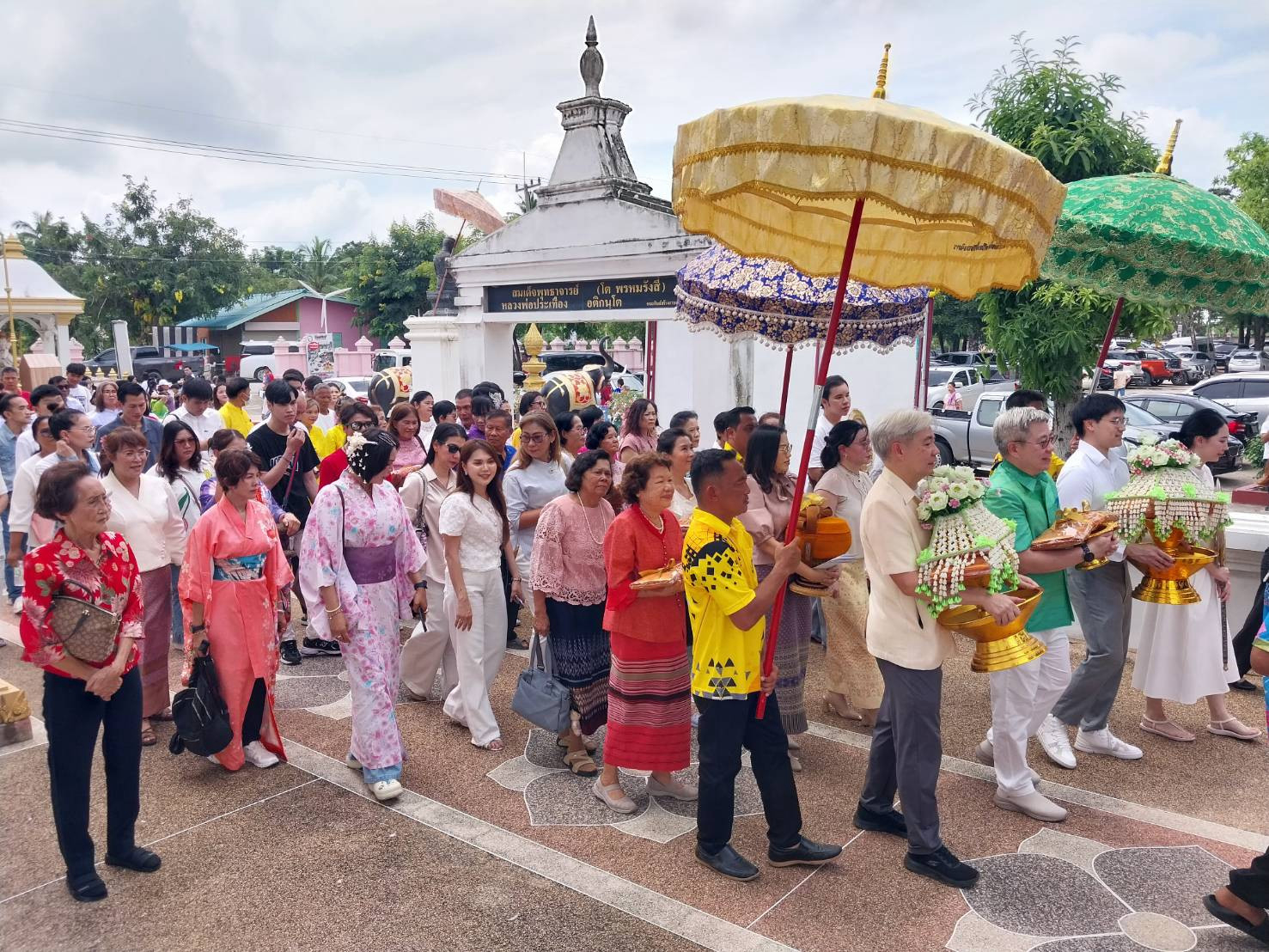 ภาพร่วมพิธีกรรมวัดเขาดิน